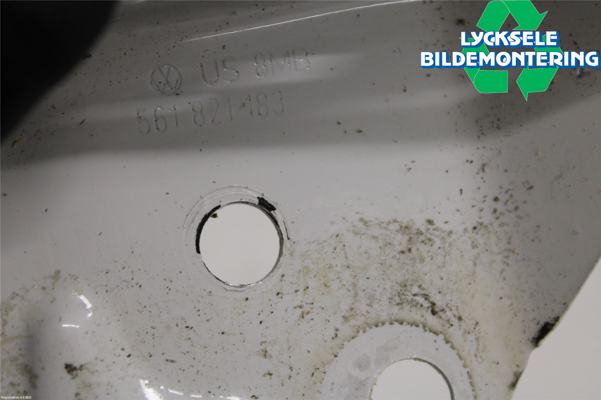 Volkswagen VW PASSAT 15-19 Skärmfäste Fram Vä