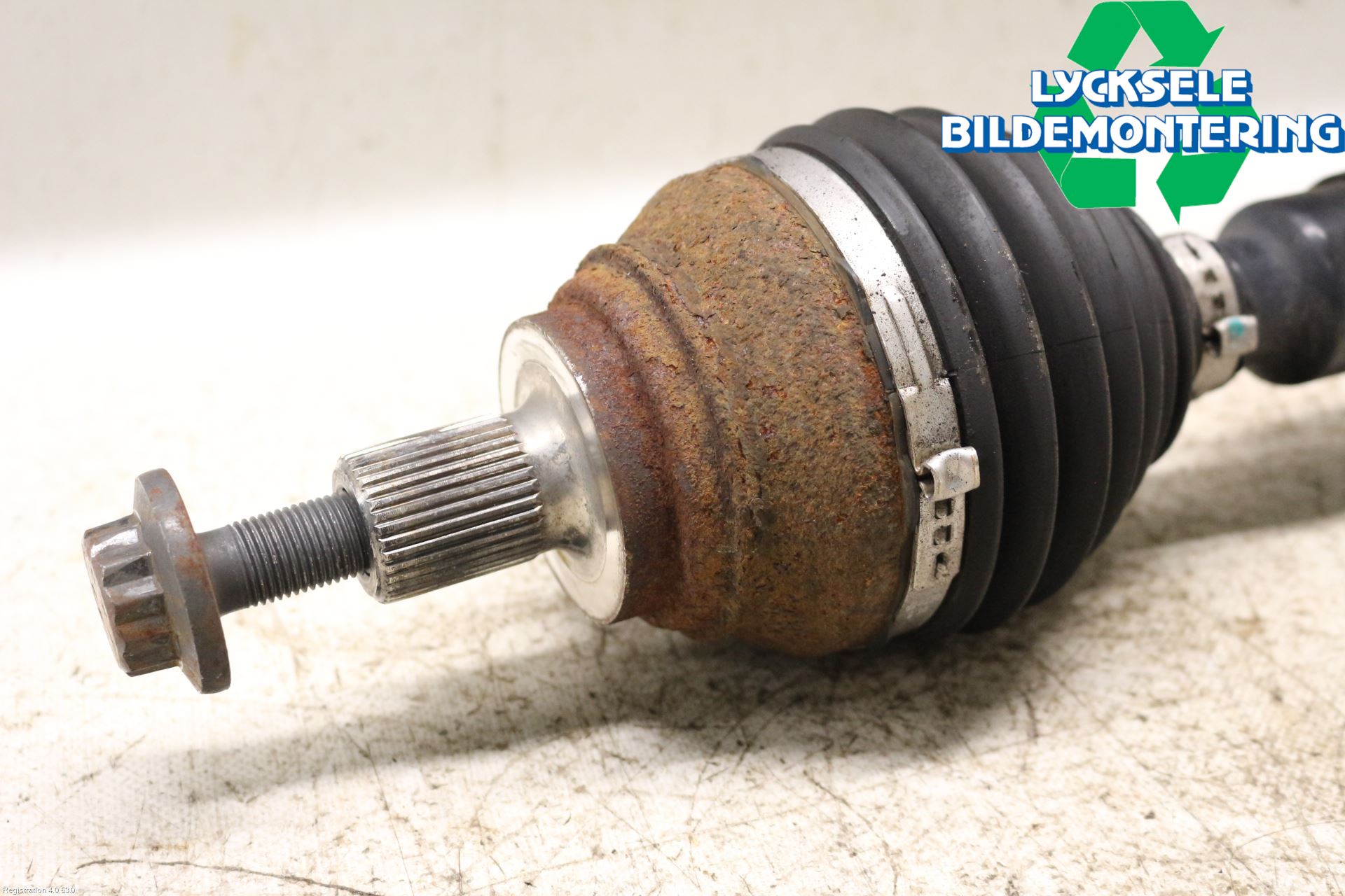 Volkswagen VW PASSAT 15-19 Drivaxel Fram Höger