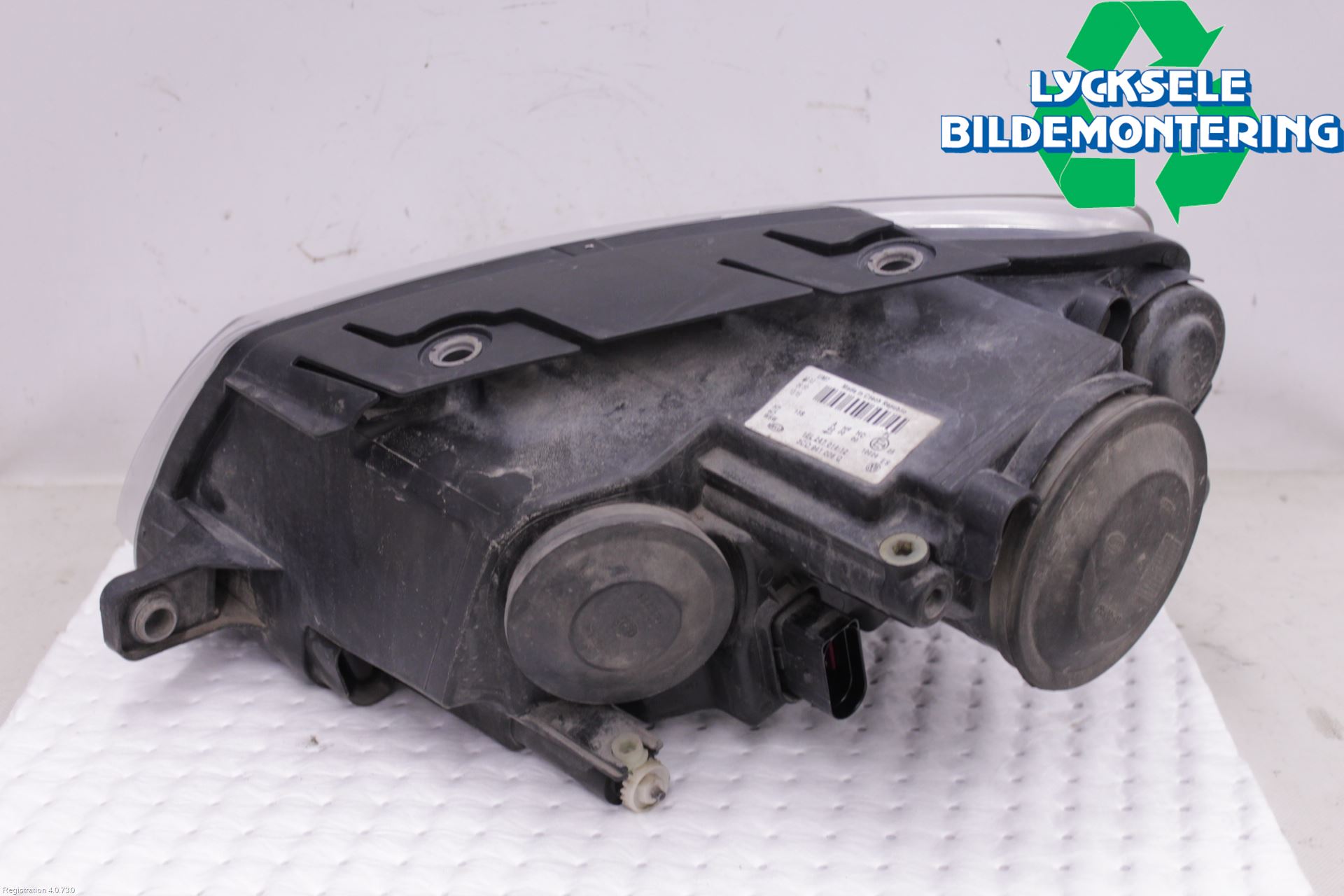 Volkswagen VW PASSAT 05-11 Strålkastare Höger