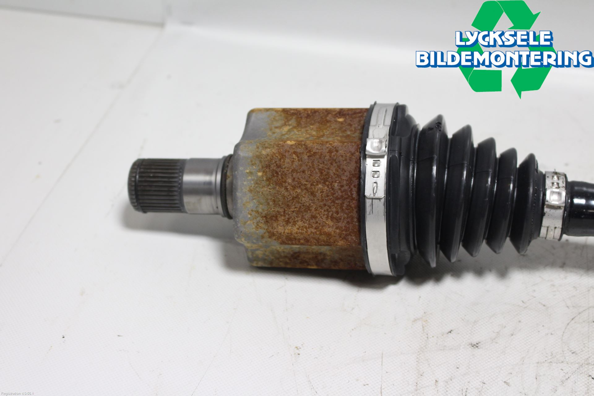 Volkswagen VW PASSAT 15-19 Drivaxel Fram Vänster
