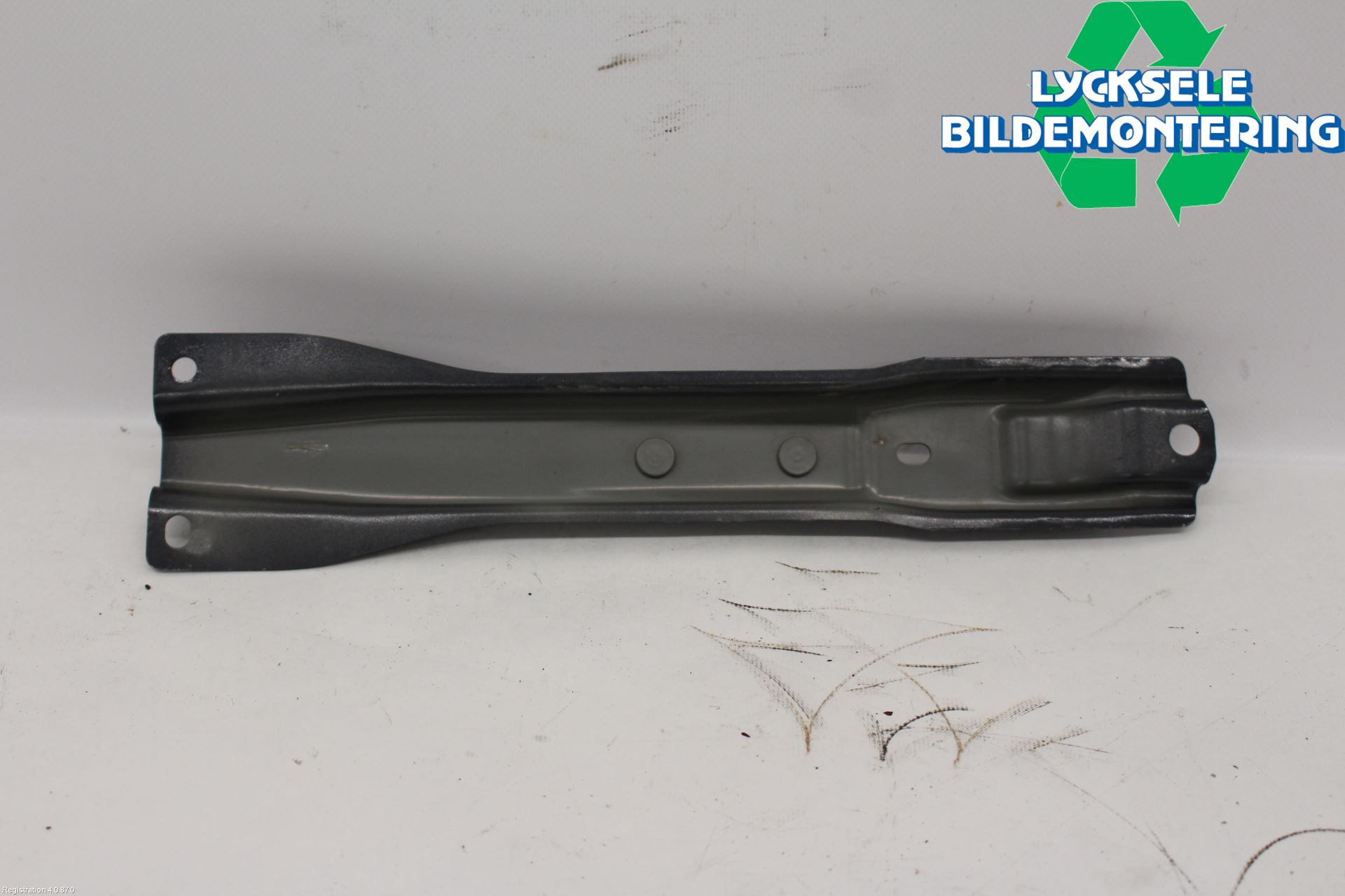 Isuzu D-MAX Front Huvlåsplåt-Balk