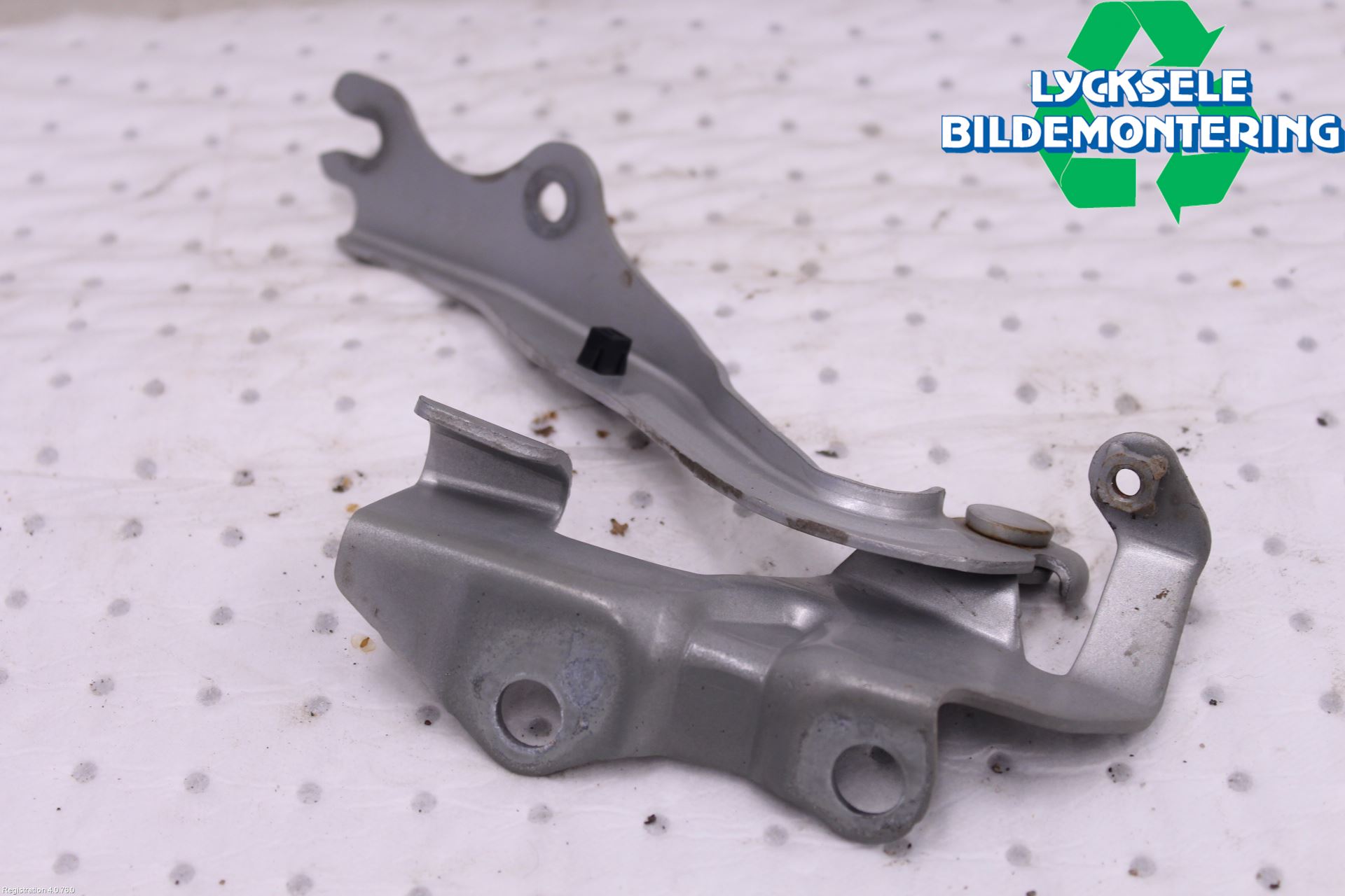 Mazda 3 I 07-08 Huvgångjärn