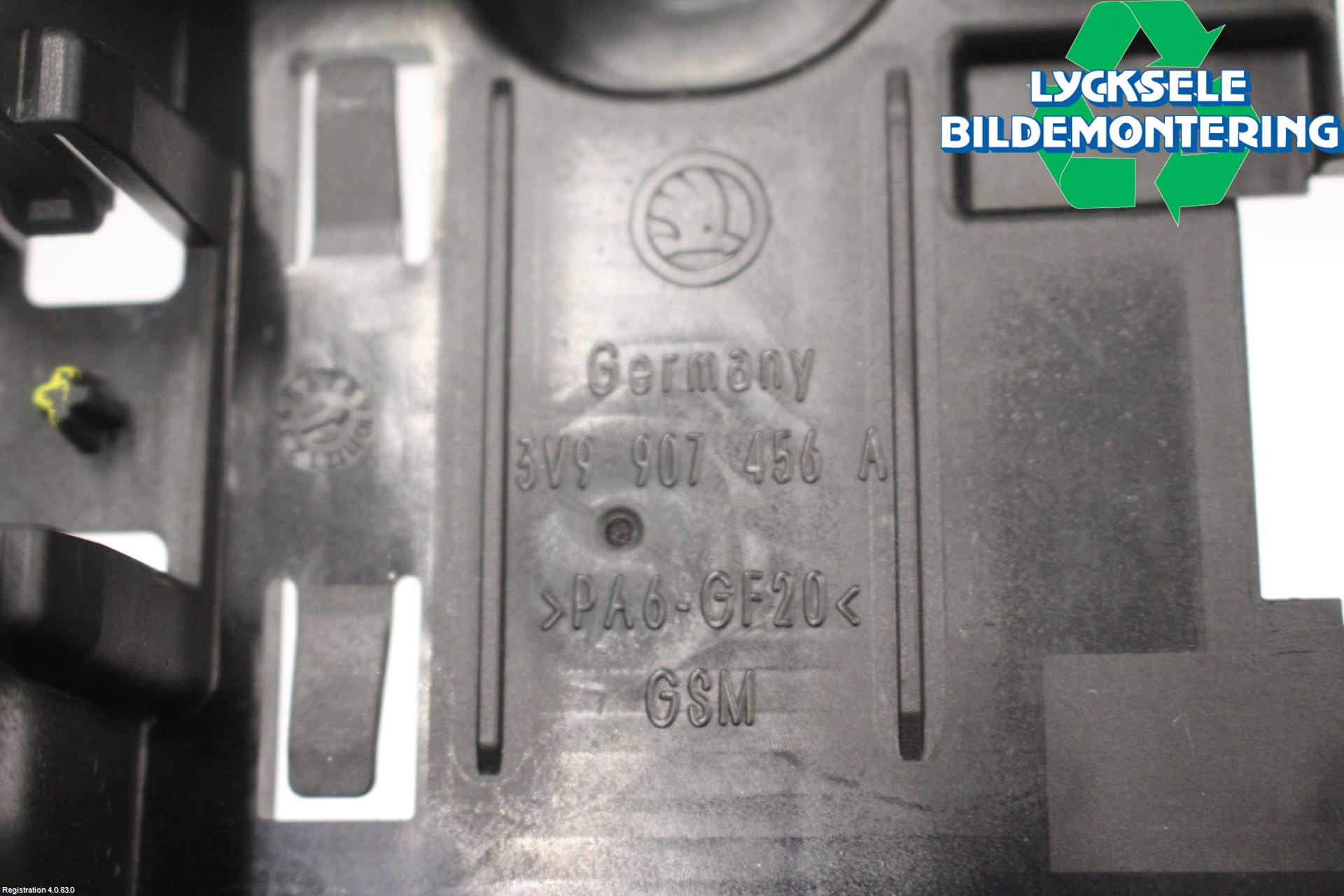 Skoda SUPERB 16-24 Stötfångardel Bak Hö