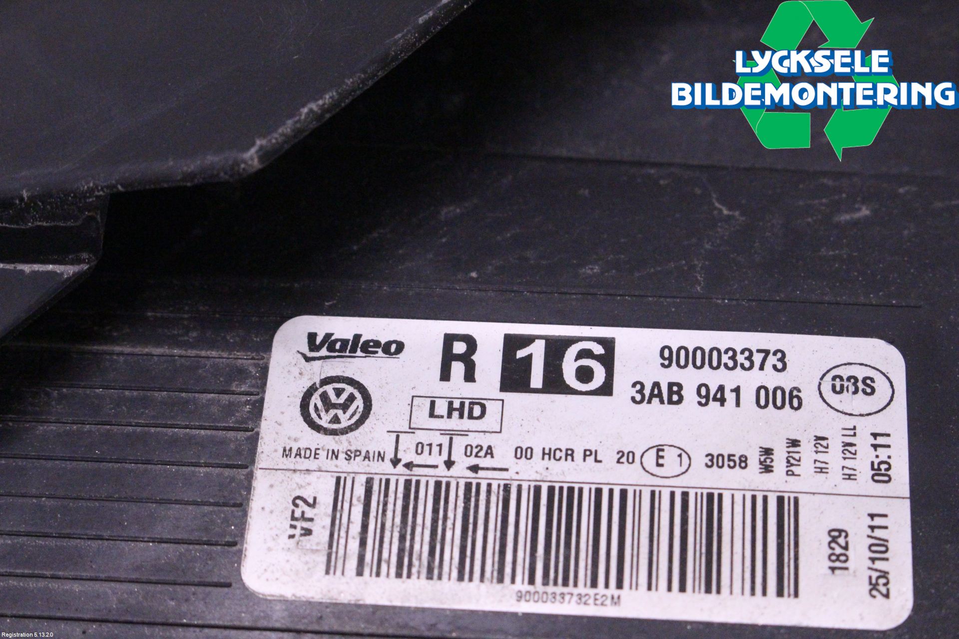 Volkswagen VW PASSAT 11-14 Strålkastare Höger