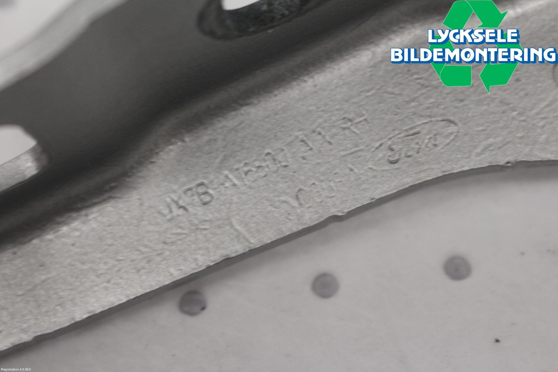 Ford FOCUS 19- Huvgångjärn