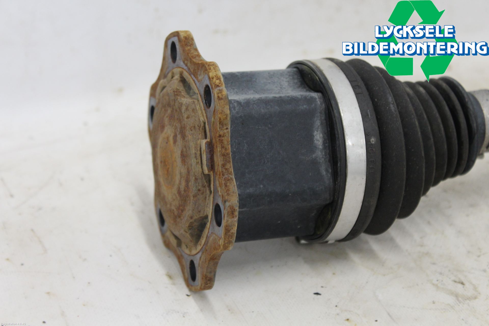 Audi A4/S4 B9 16-19 Drivaxel Fram Höger