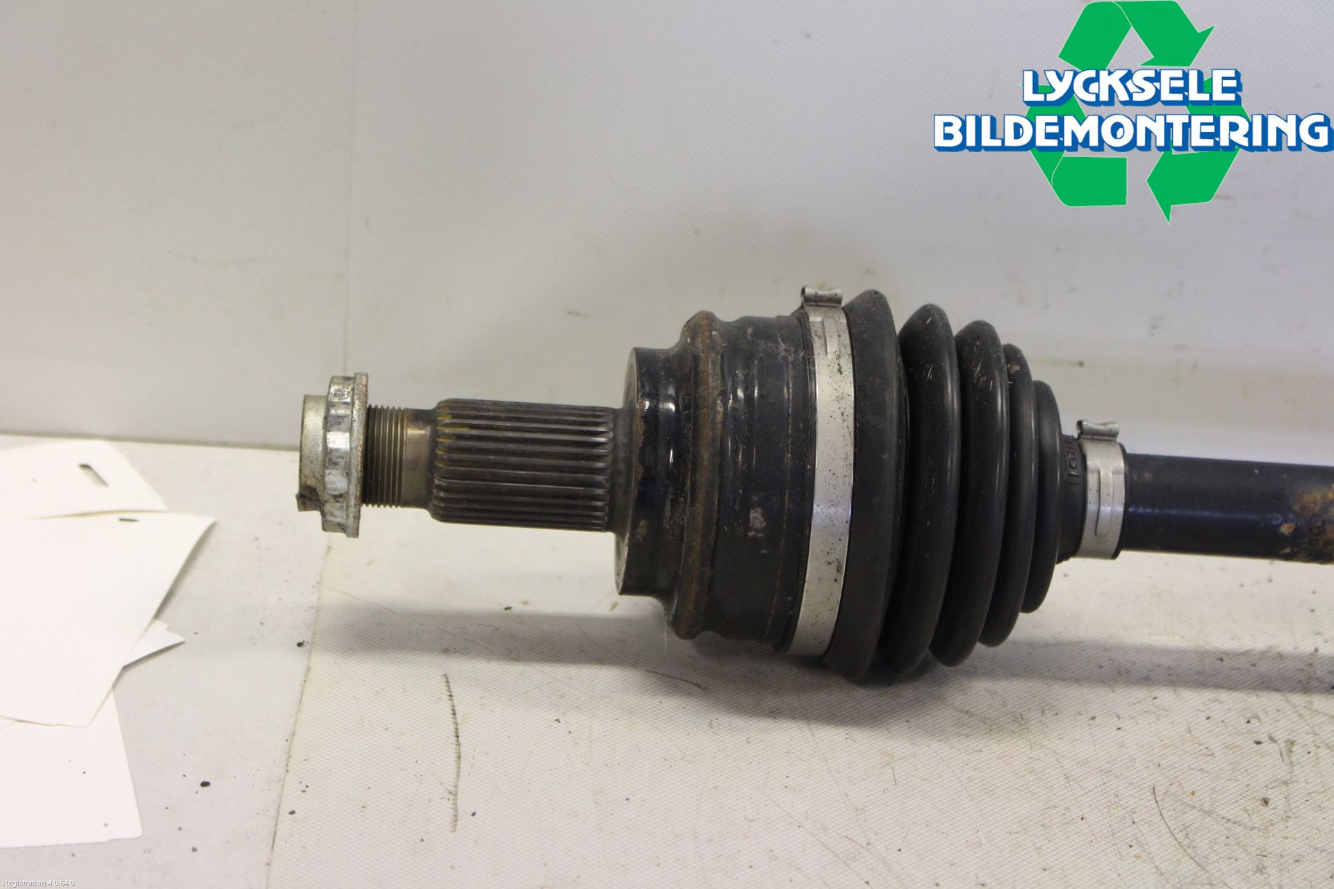 BMW X3 E83     03-10 Drivaxel Fram Höger