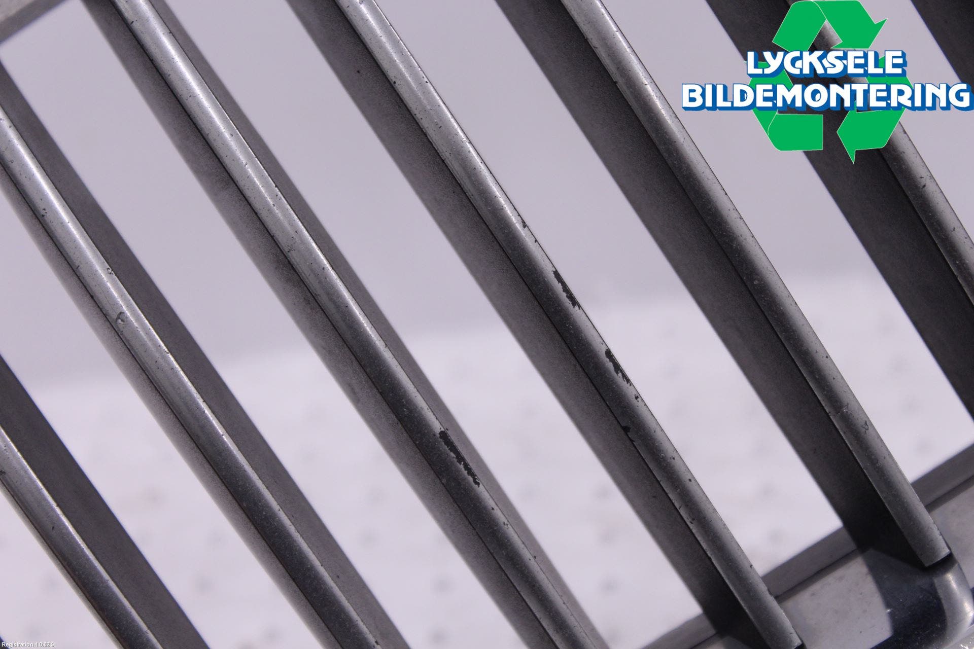 BMW 5 F10/F11/F18 09-17 Grilldel Höger