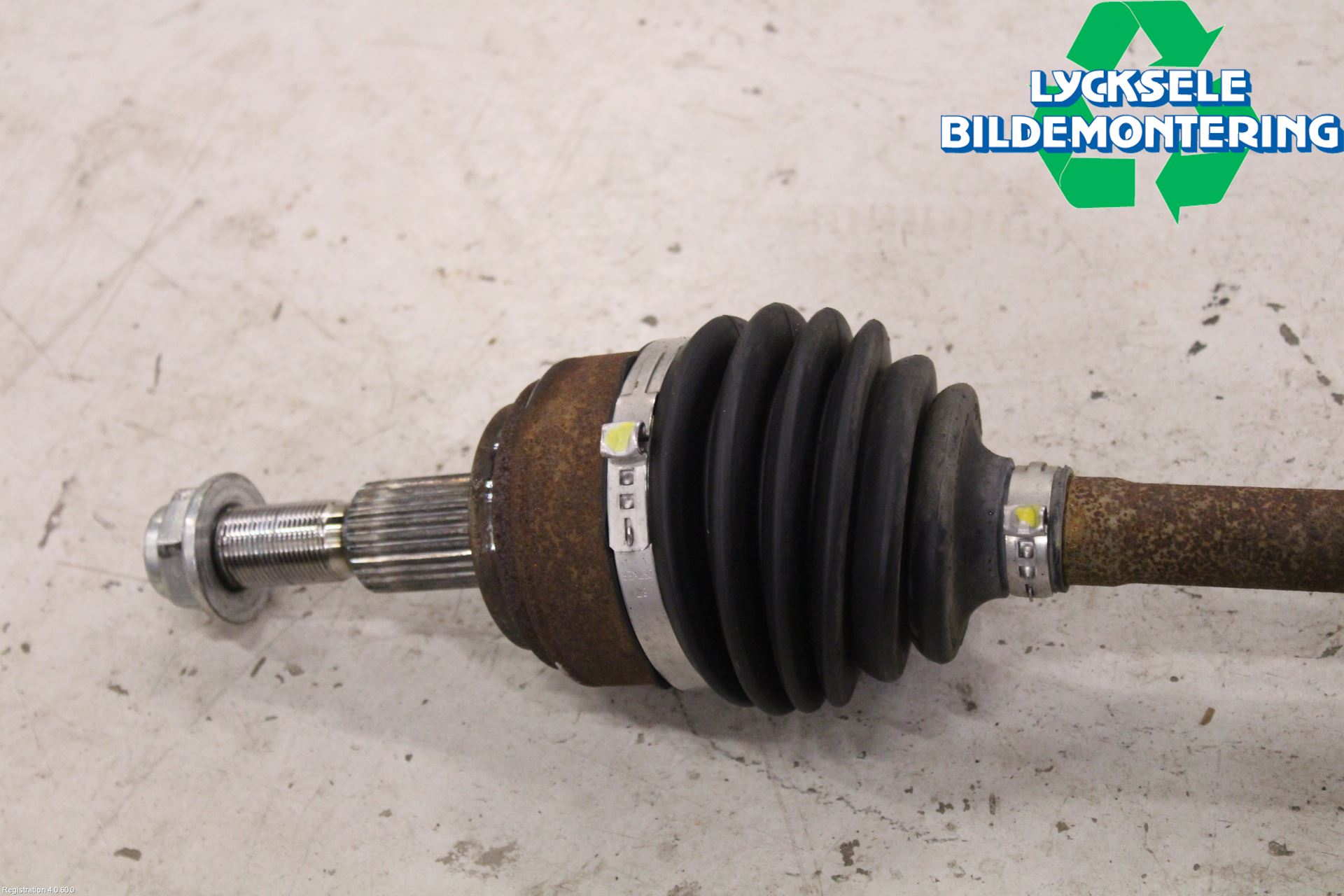 Ford TRANSIT/TOURNEO CONNECT 13-22 Drivaxel Fram Vänster