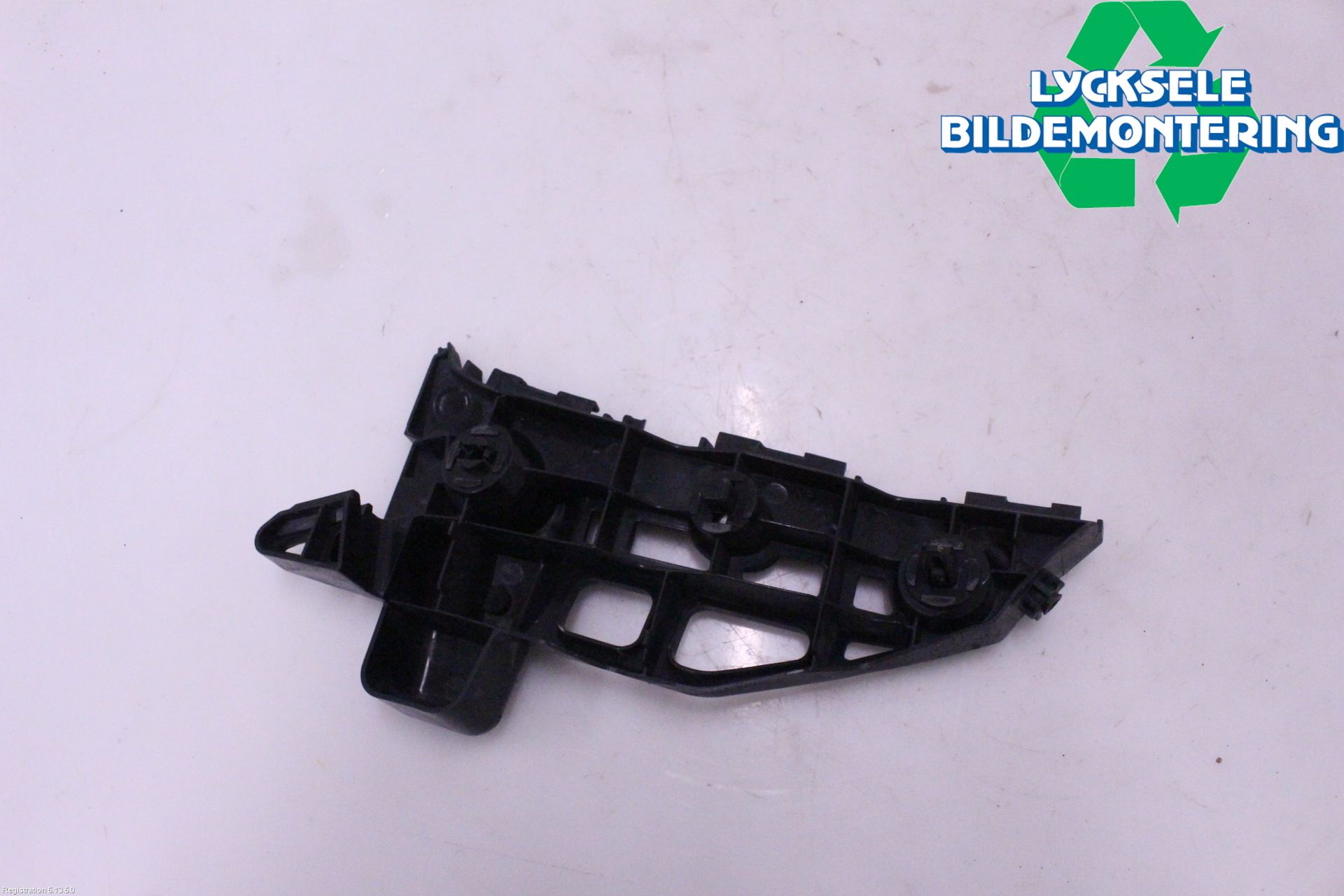 Toyota PRIUS+ ZVW40 12-20 Stötfångarfäste Fram Hö