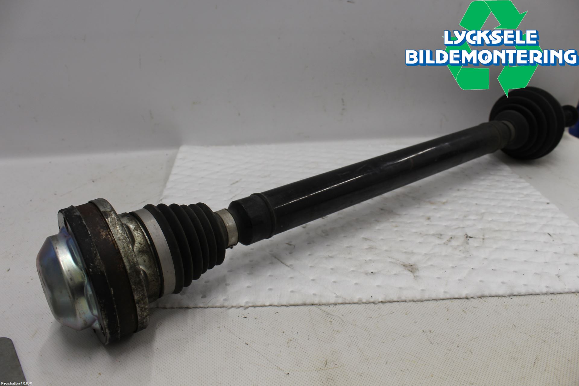 Volkswagen VW PASSAT 11-14 Drivaxel Fram Höger