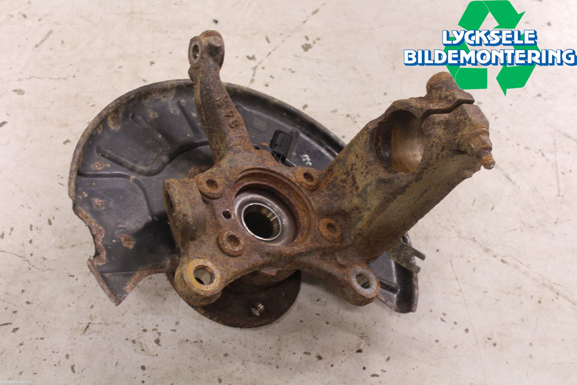 Volkswagen VW CADDY 11-15 Styrspindel Lagerhus Vä