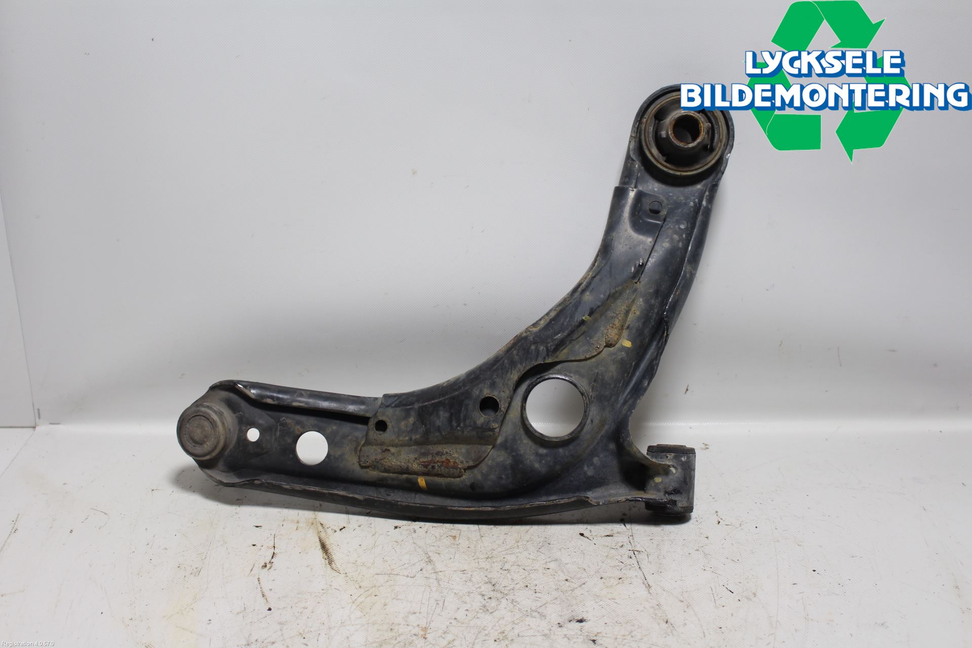 Toyota YARIS XP130 12-14 Bärarm Fram Undre Vä