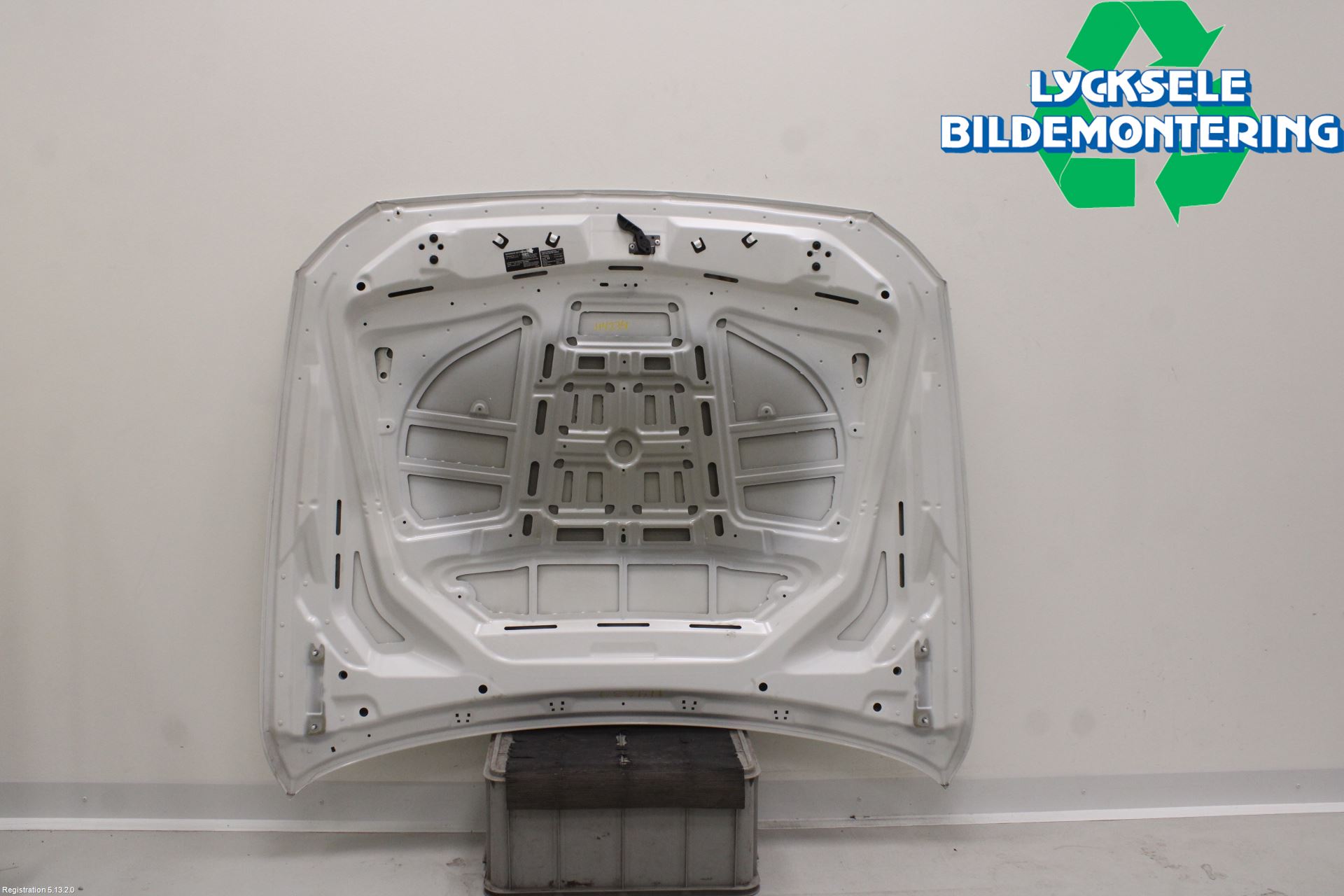 BMW 5 F10/F11/F18 09-17 Huv Fram