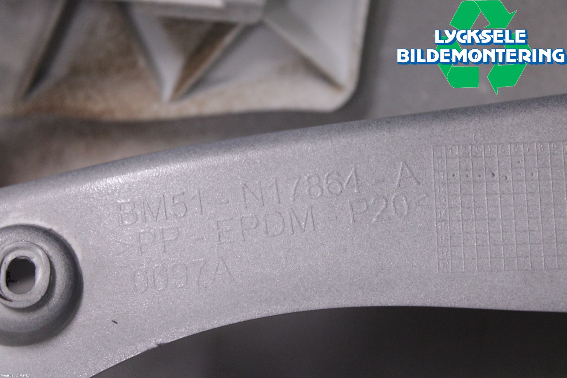 Ford FOCUS 11-14 Stötfångardel Bak Hö