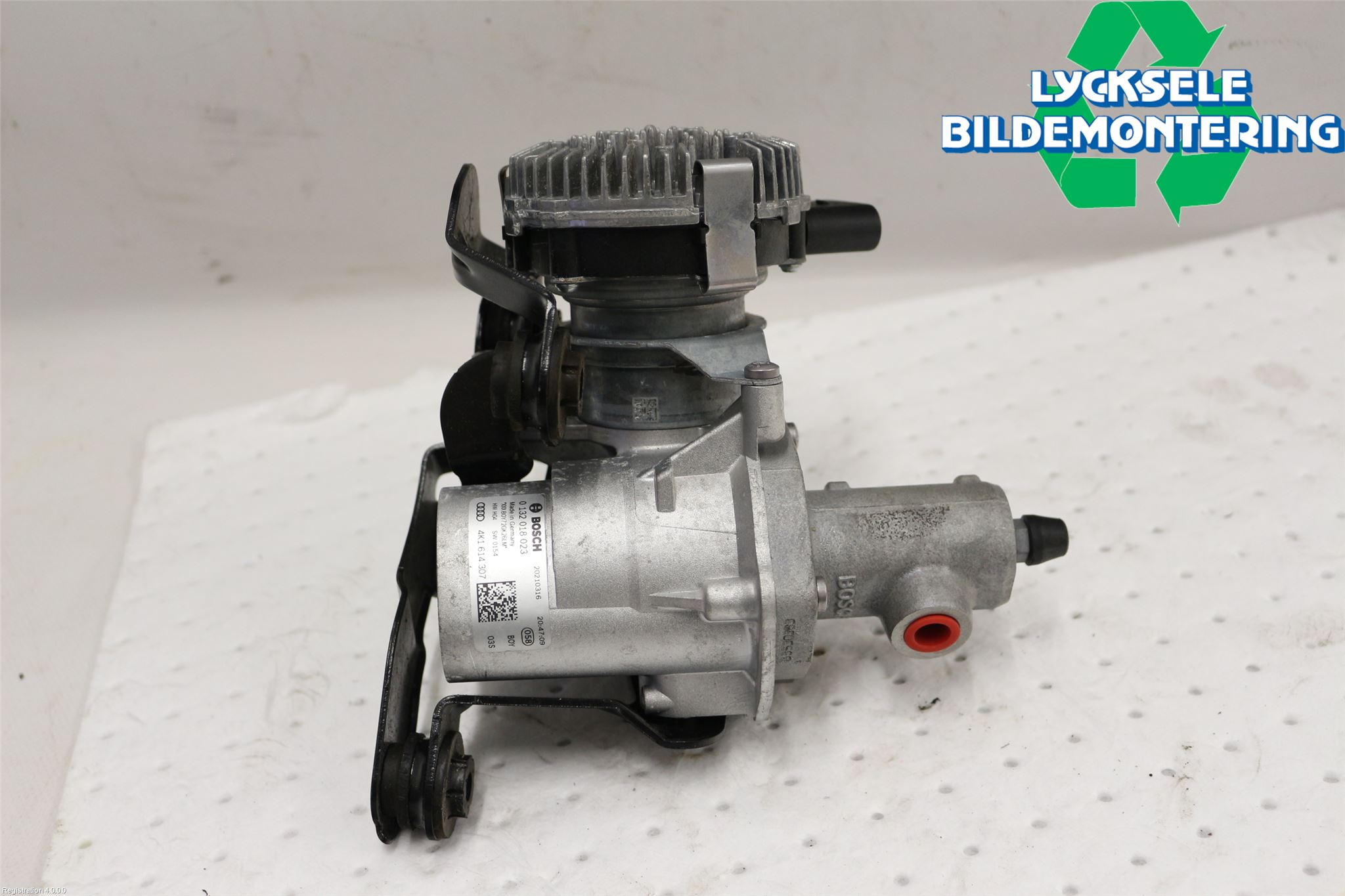 Audi A6 F2/C8 19- Bromstryckackumulator