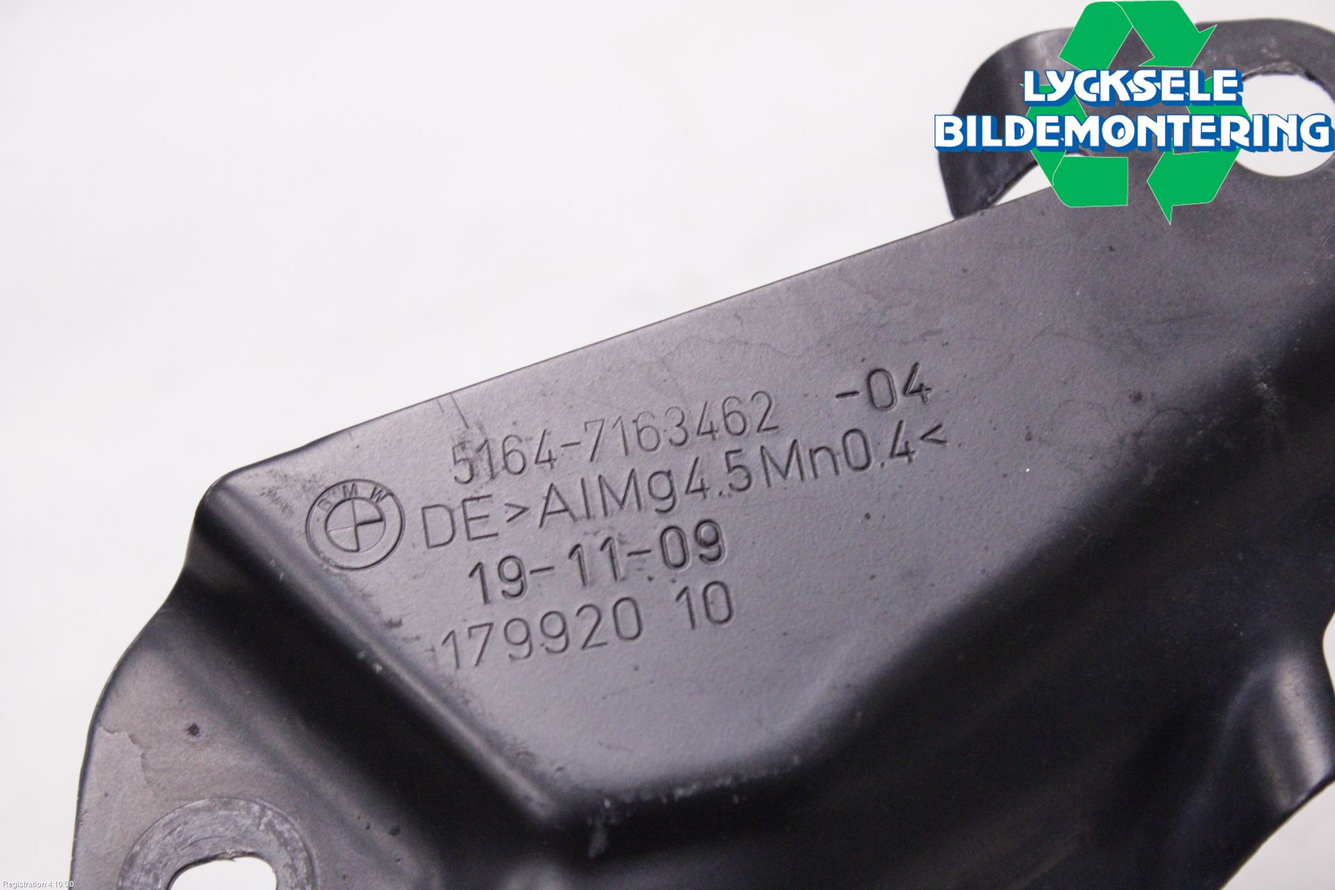 BMW 5 E60/61 Sed/Tou 02-10 Front Huvlåsplåt-Balk