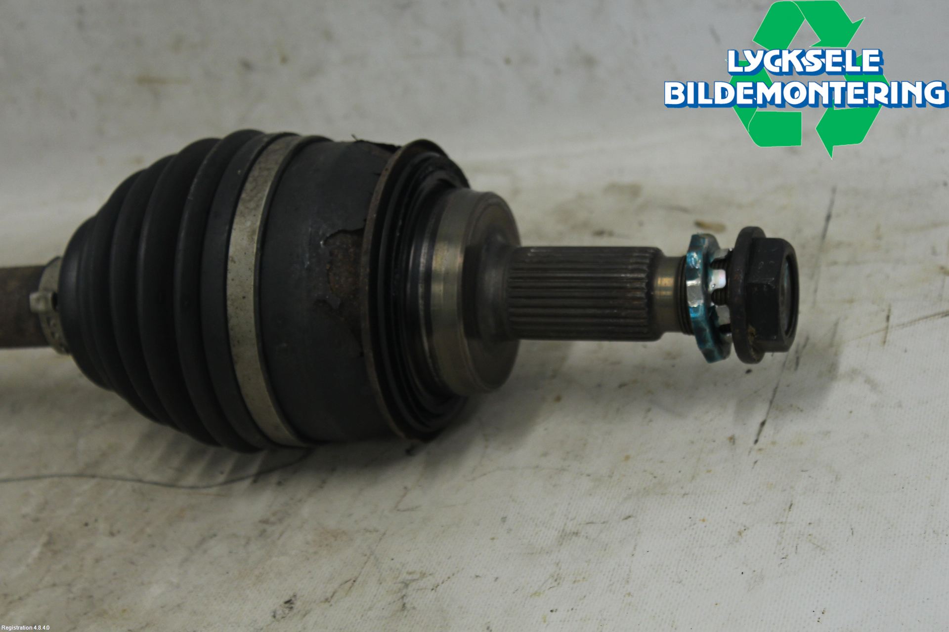 Toyota HILUX 16- Drivaxel Fram Höger