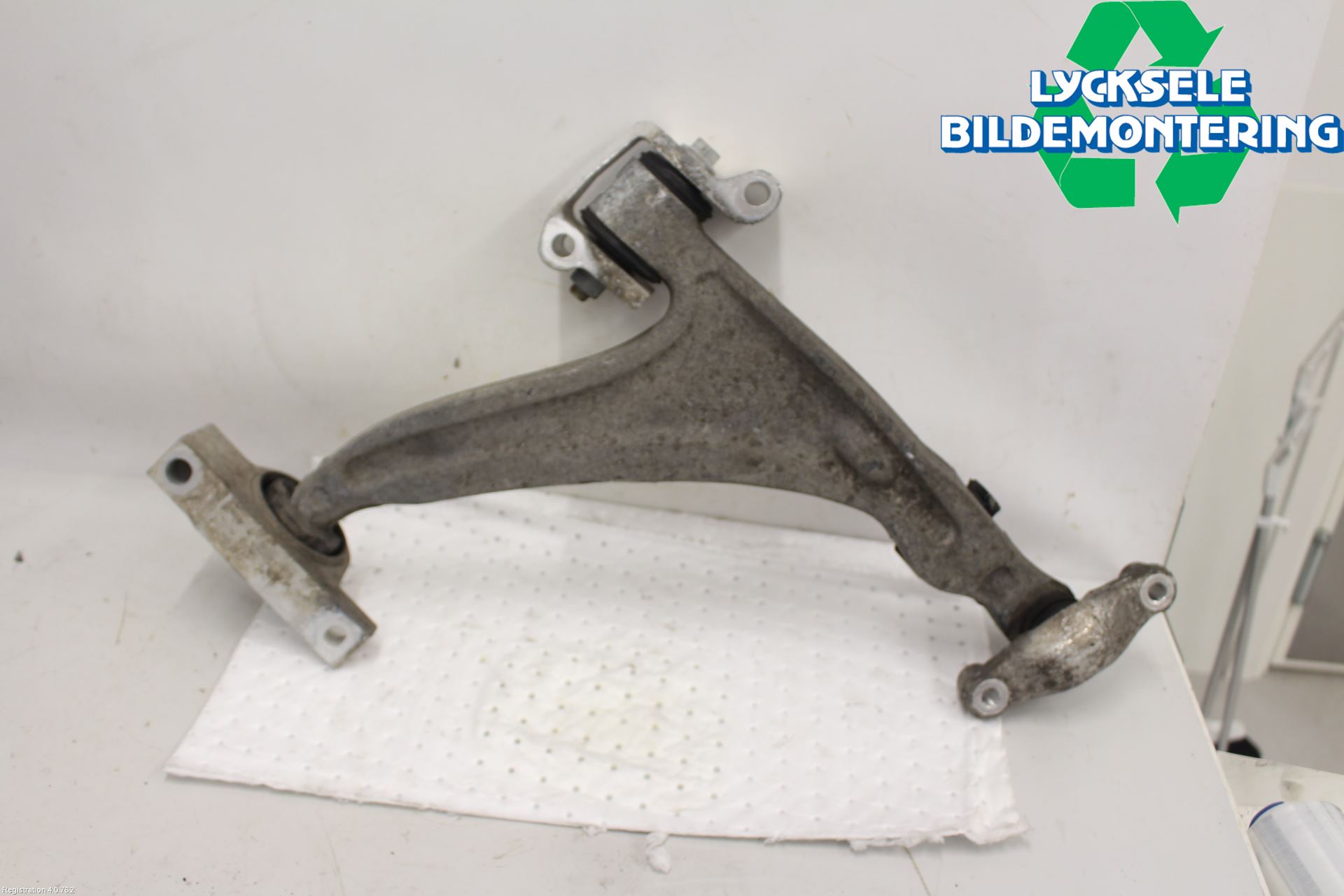 Volvo V90 17->> Bärarm Fram Undre Vä