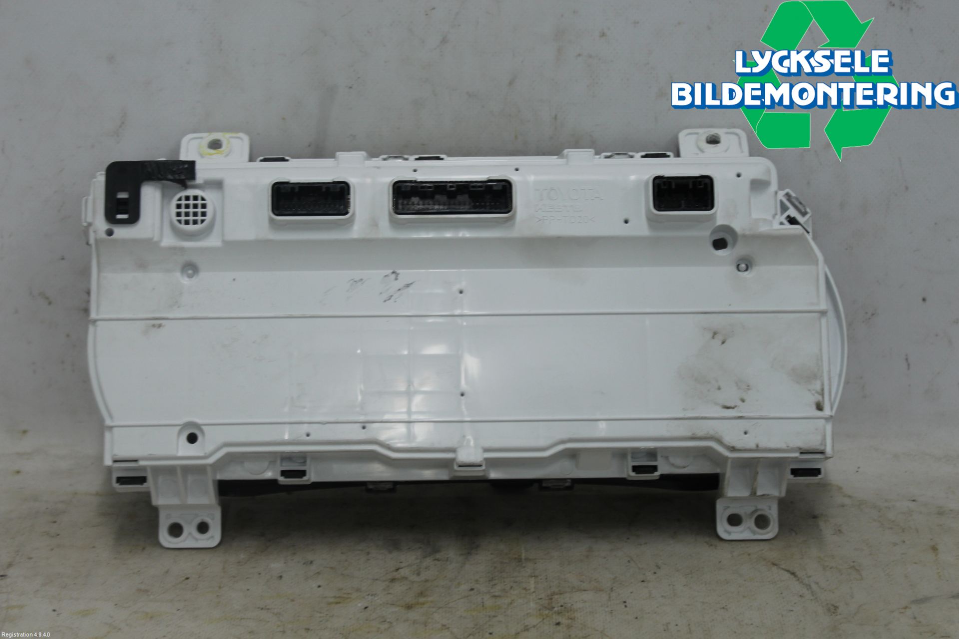 Toyota HILUX 16- Instrument Komb