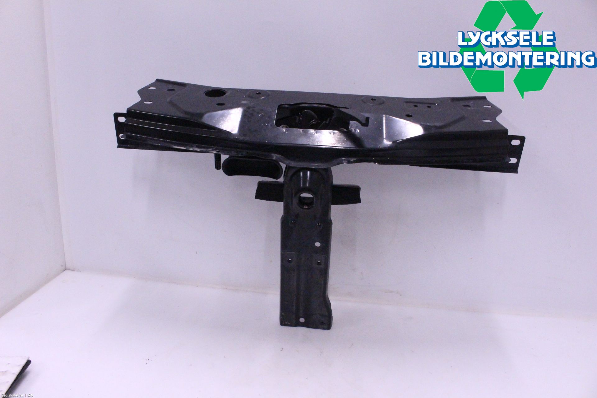 Dacia DUSTER 18-24 Front Huvlåsplåt-Balk