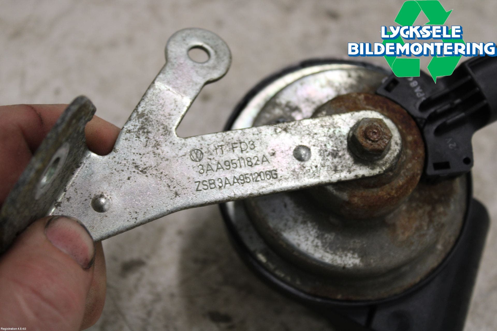 Volkswagen VW PASSAT 11-14 Signalhorn