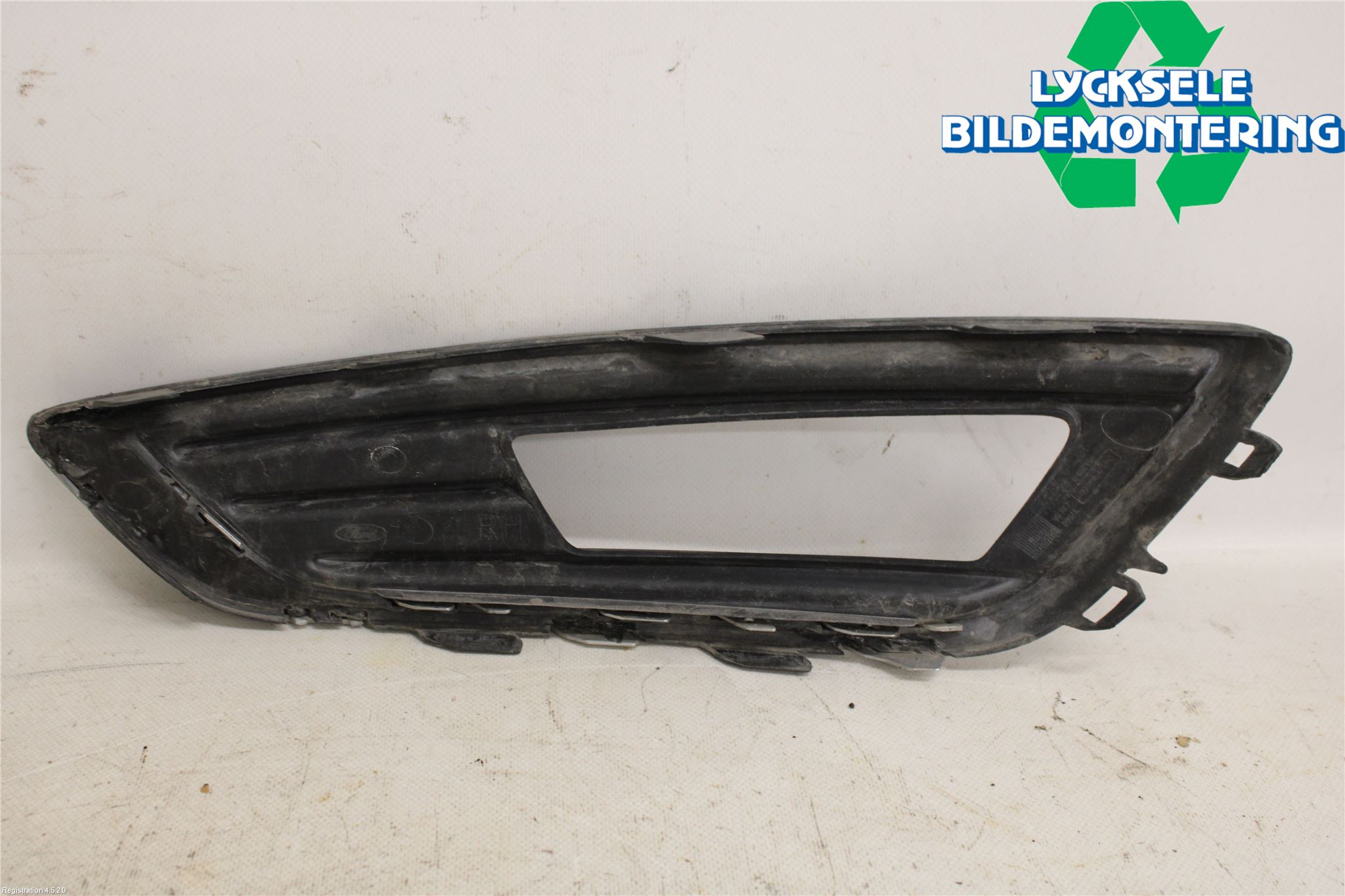 Ford FOCUS 15-18 Dimljussarg Fram