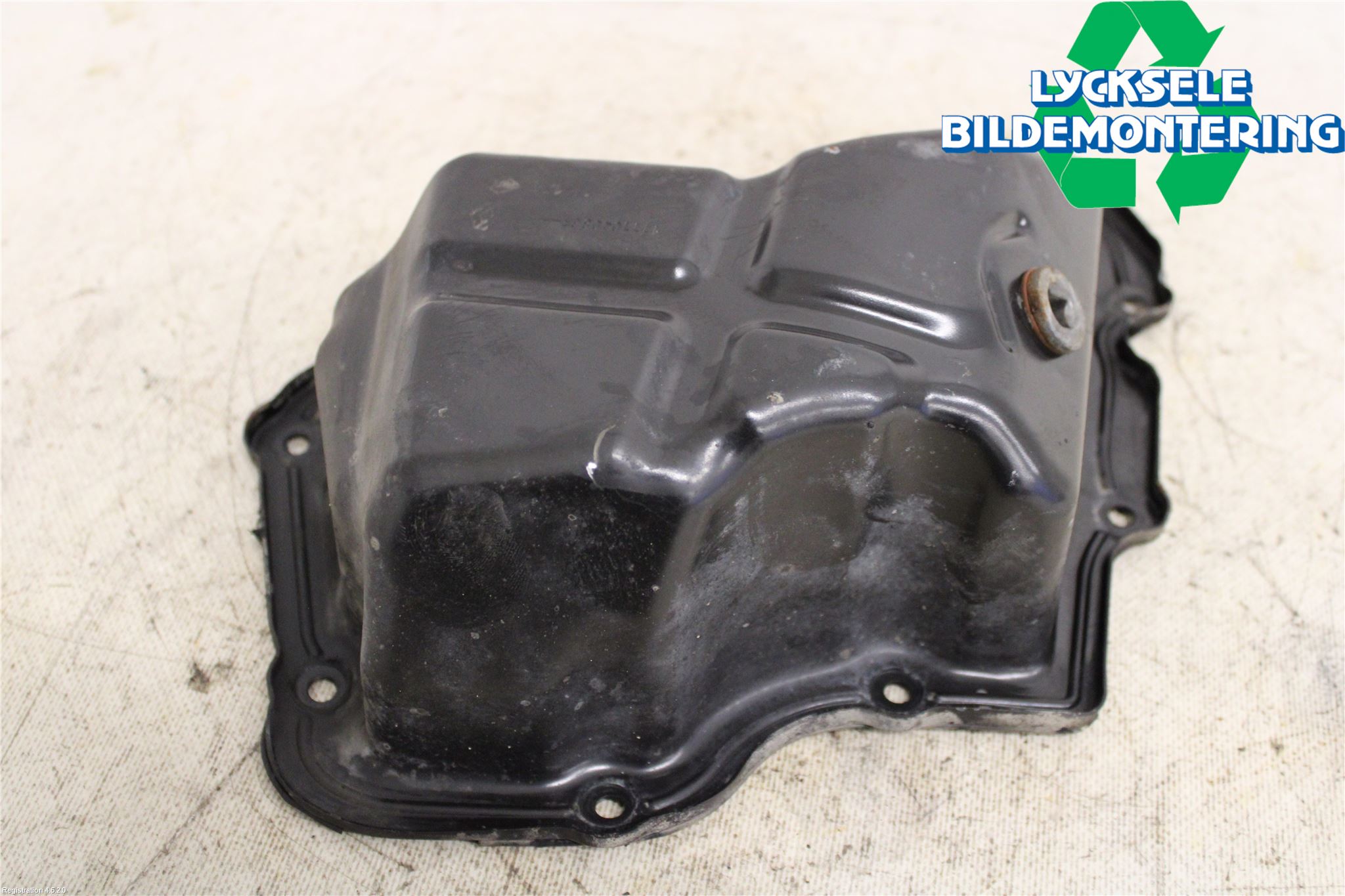 Dacia DUSTER 10-17 Oljetråg