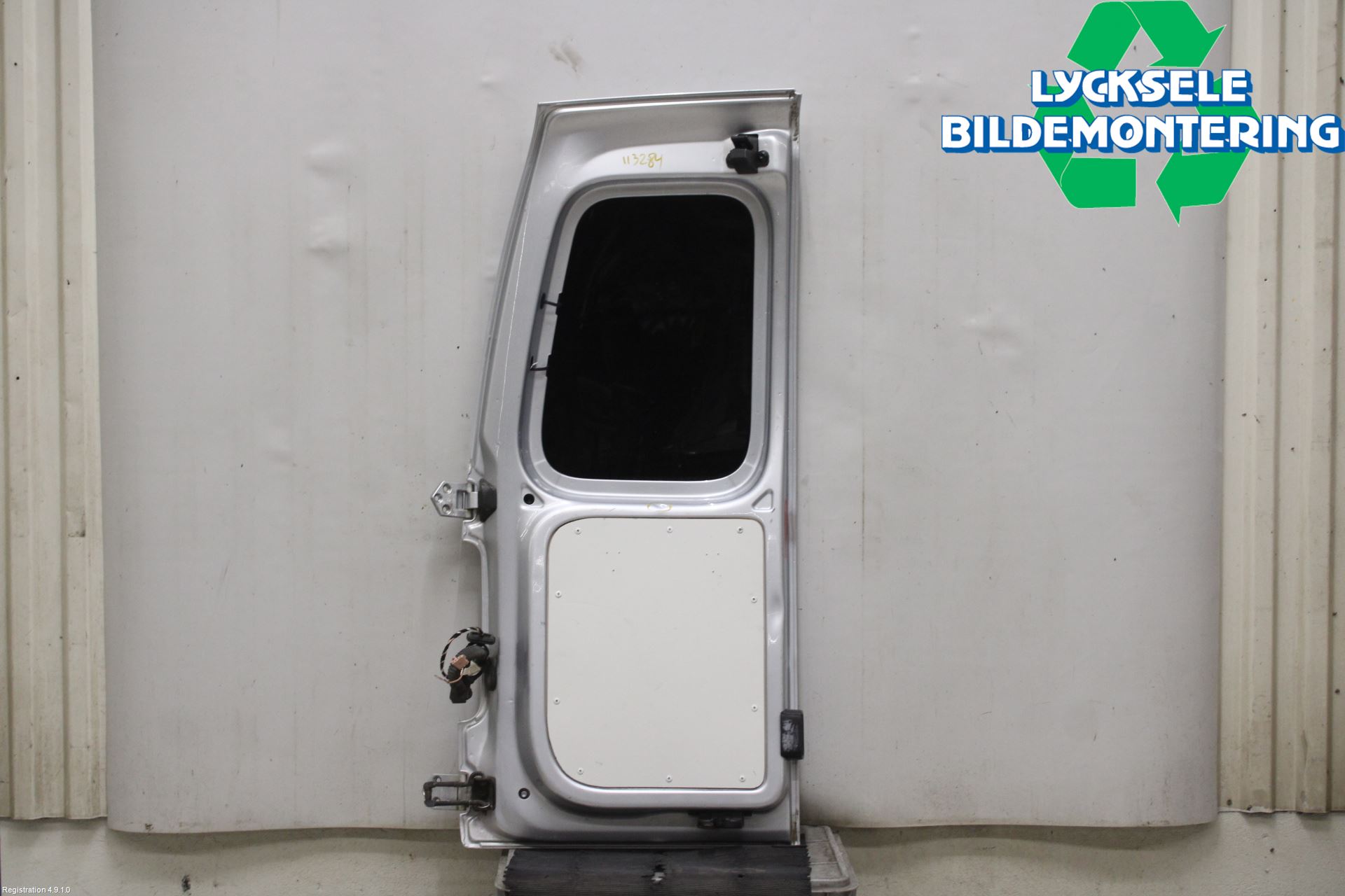 Volkswagen VW CADDY      04-10 Dörr Bak Van-Skåp Höger