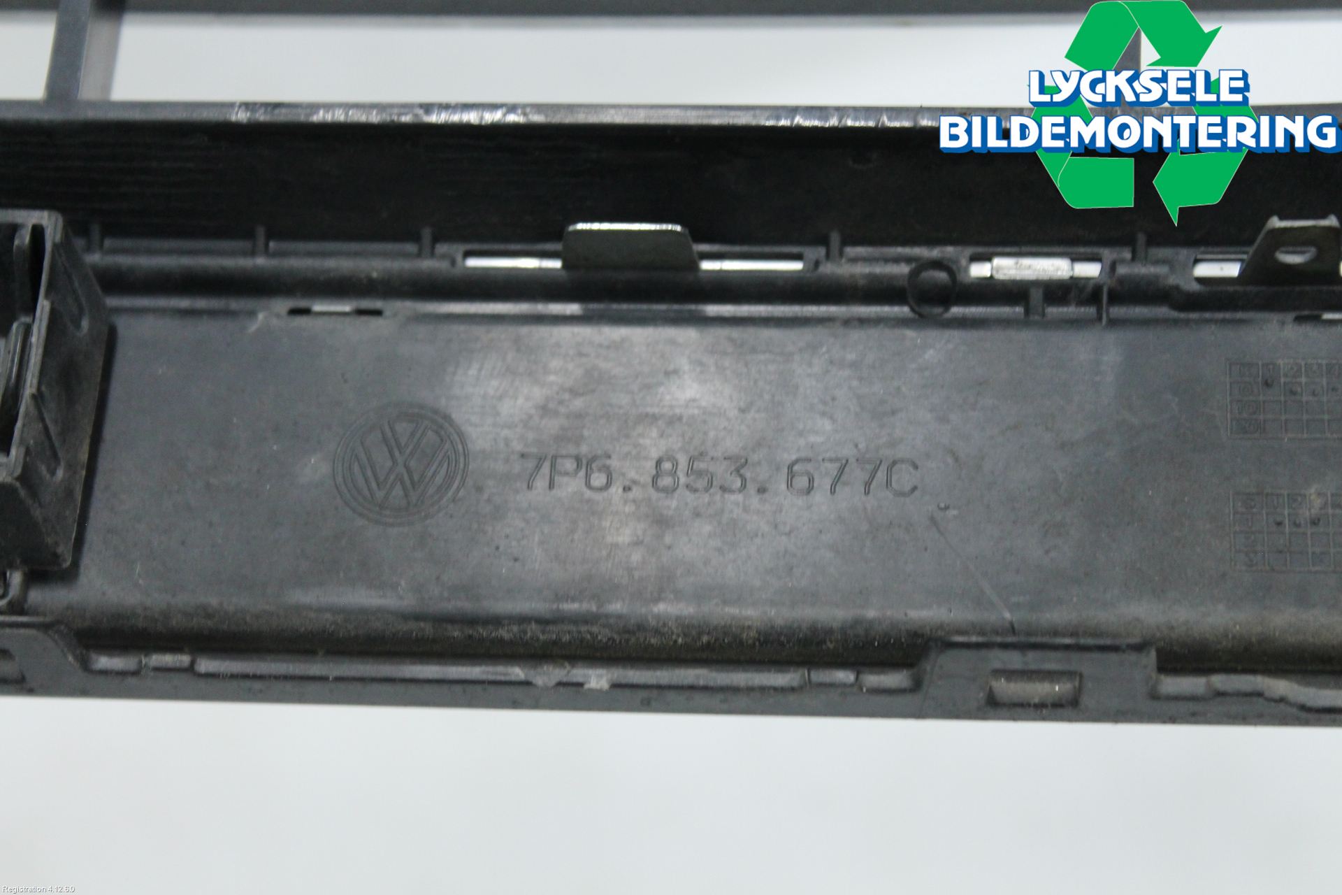 Volkswagen VW TOUAREG 7P 11-18 Grill-Galler