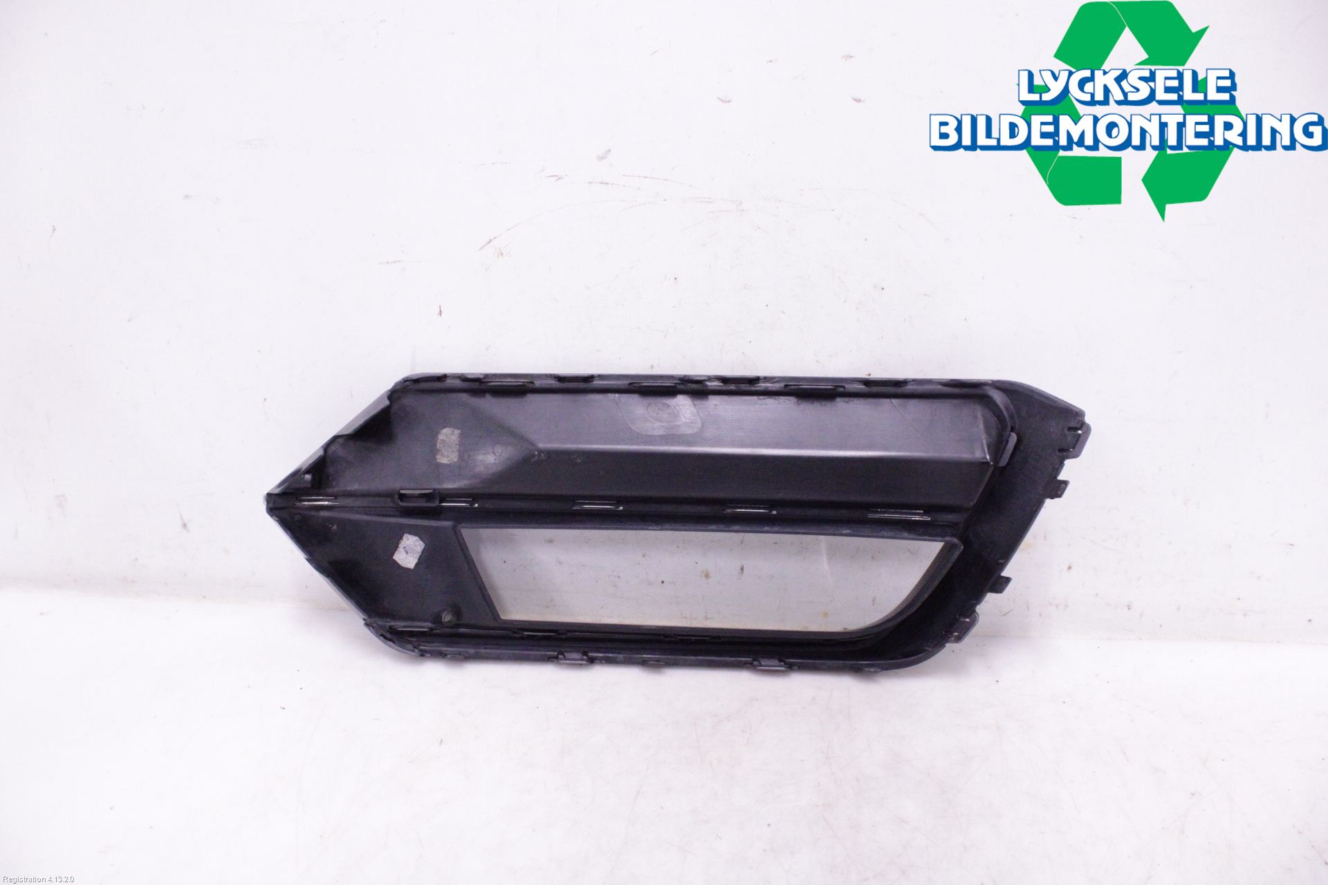 Volkswagen VW PASSAT 15-19 Dimljussarg Fram