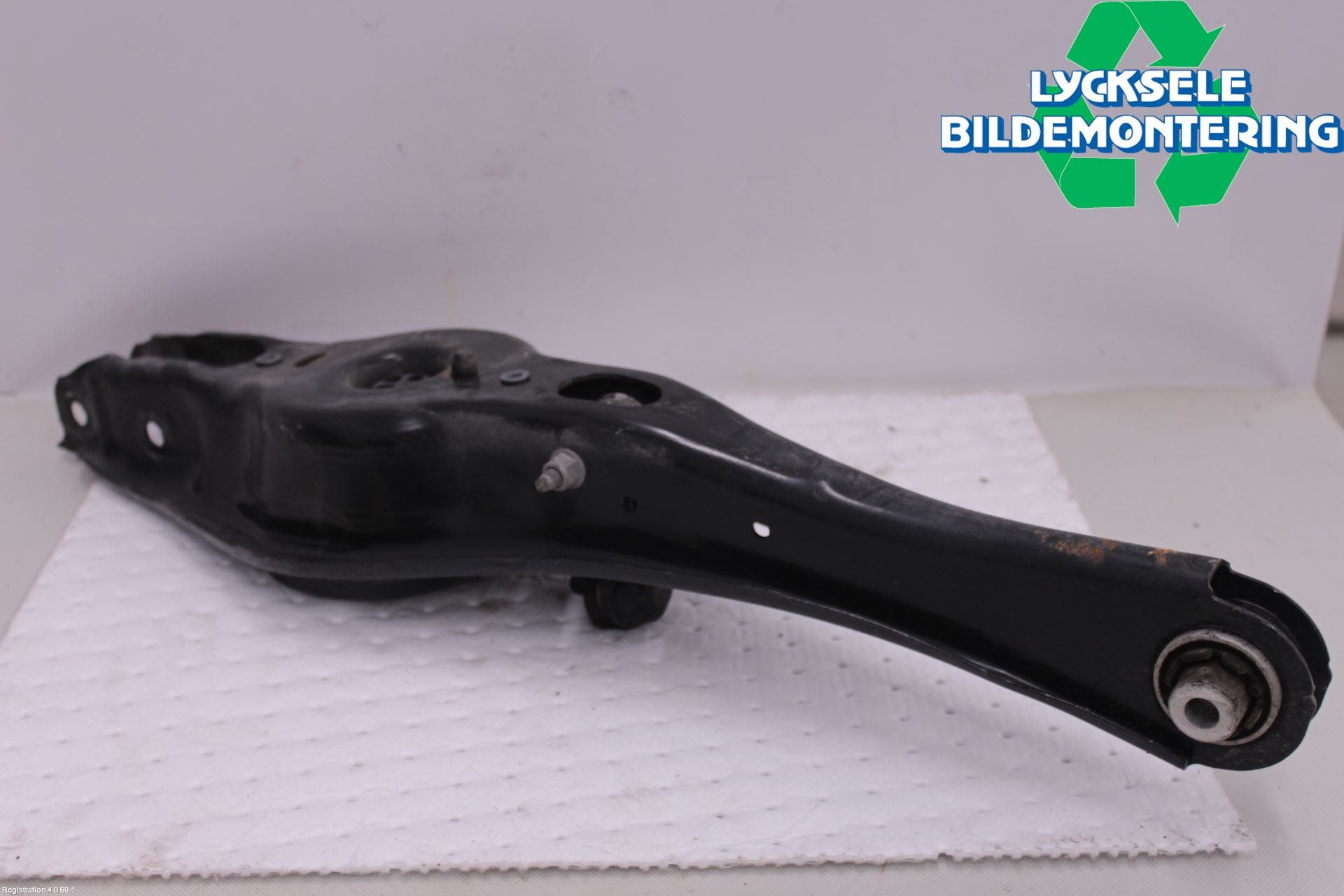 Volkswagen VW TIGUAN 16-24 Bärarm Bak Höger