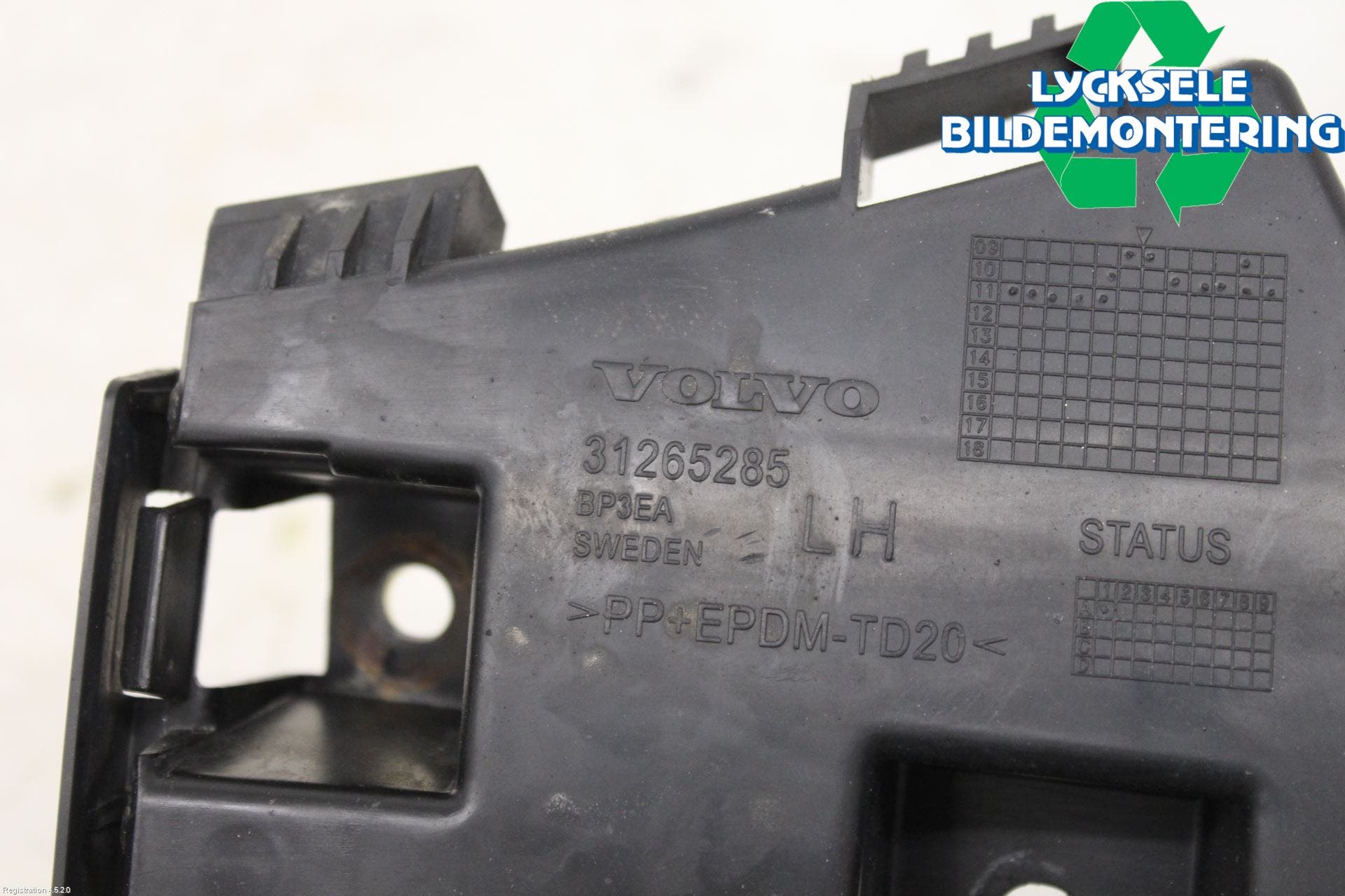 Volvo V60 11-13 Stötfångarfäste Bak Vä