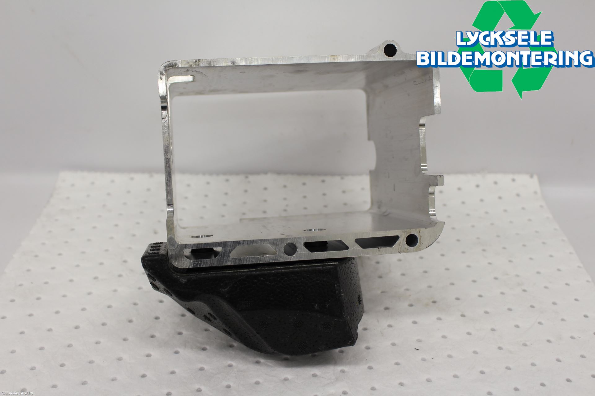 Audi A6 F2/C8 19- Batterilåda-Fäste-Hållare