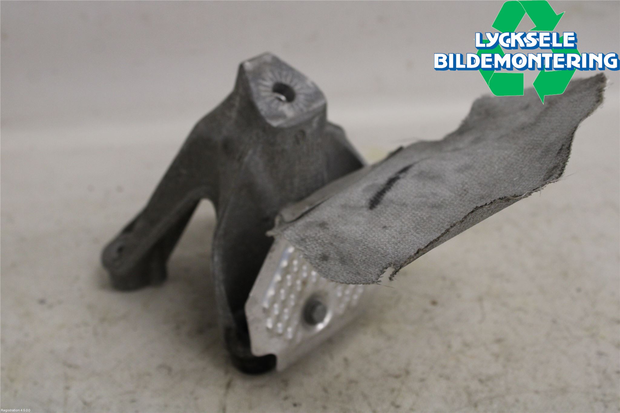 Audi A6 ALLROAD 12-18 Motorfäste