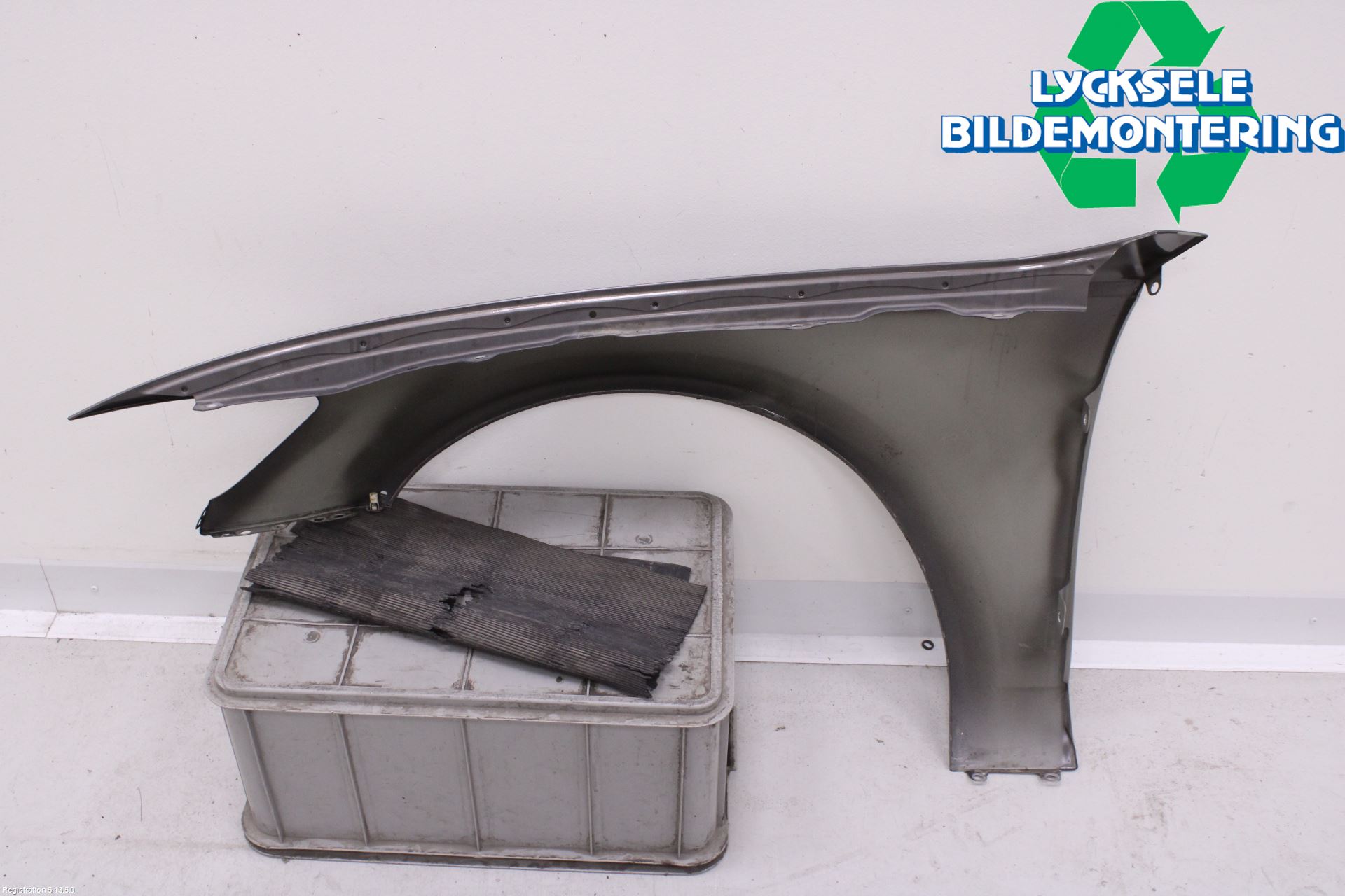 Audi A6 ALLROAD 12-18 Skärm Fram Höger