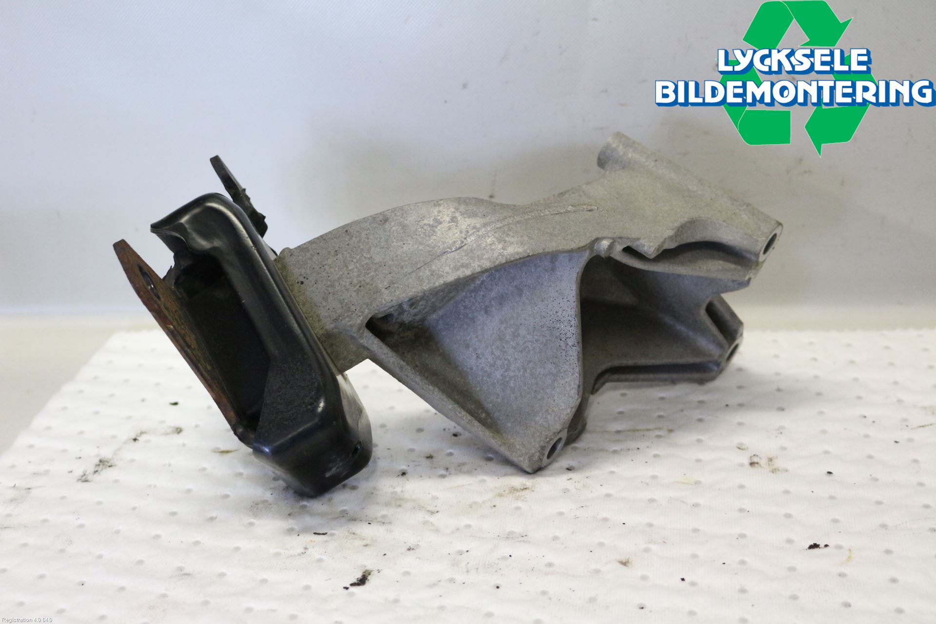 Volkswagen VW AMAROK 2H 10-22 Motorfäste