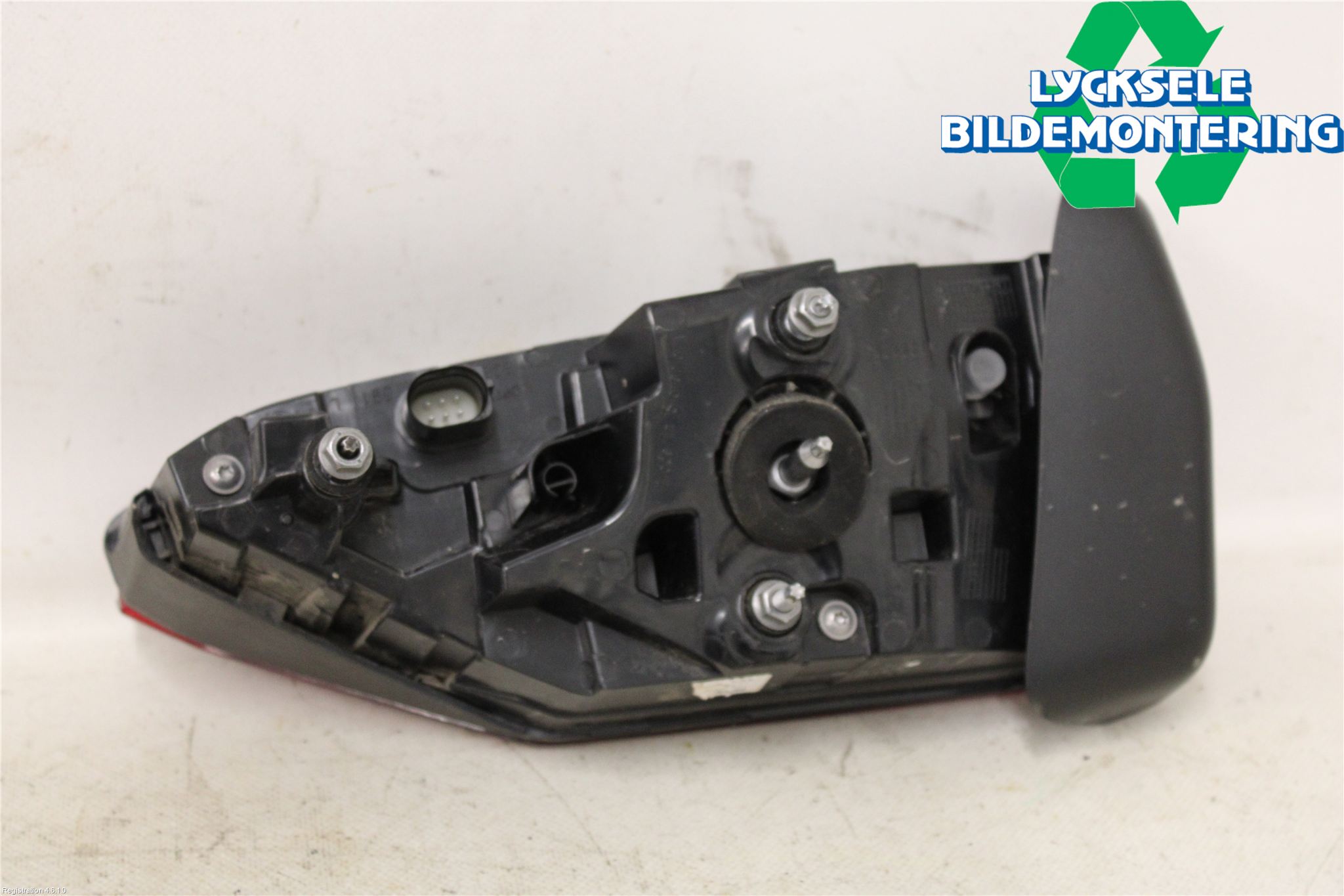 Audi A6 F2/C8 19- Bakljus Lucka Vä