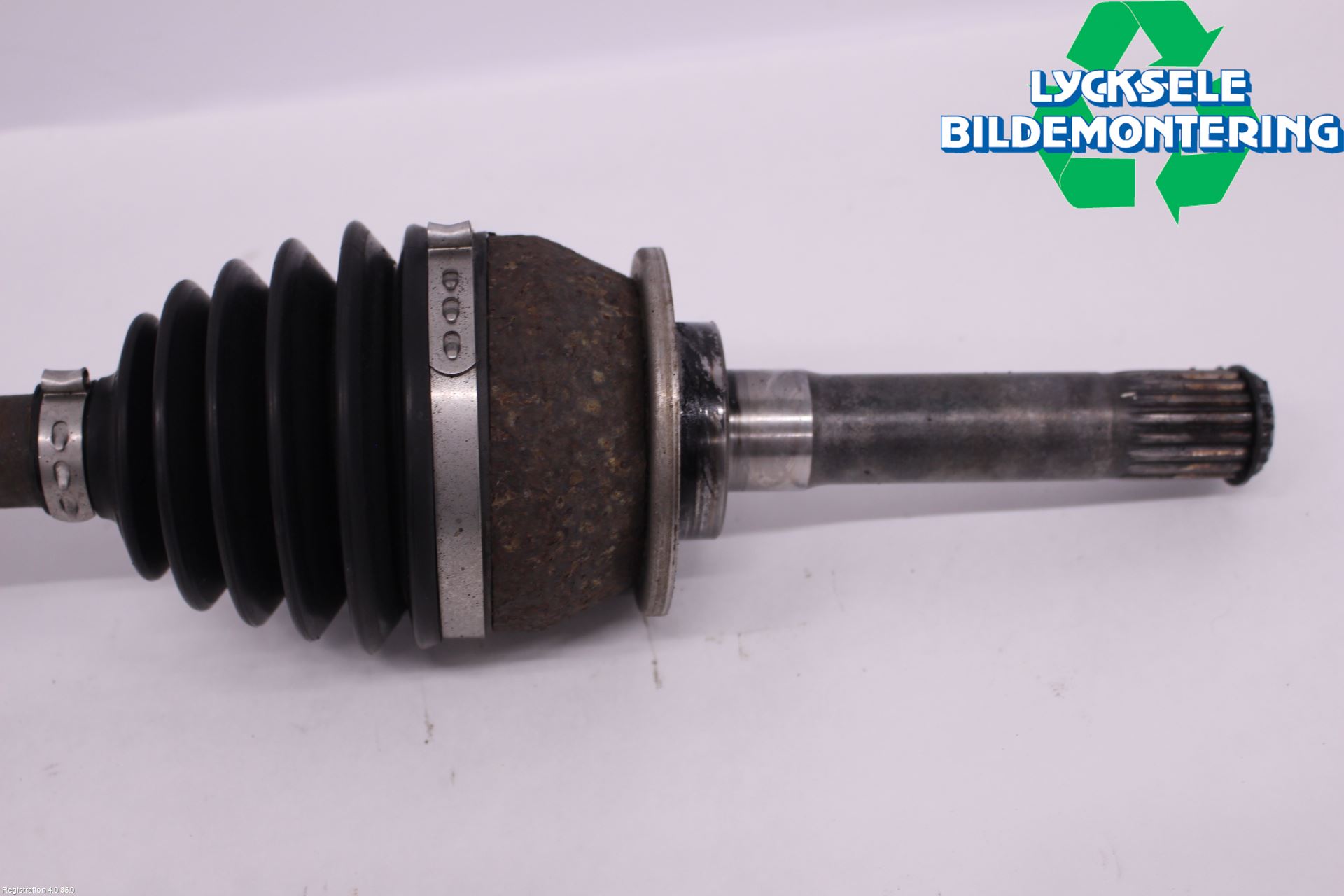 Isuzu D-MAX Drivaxel Fram Höger