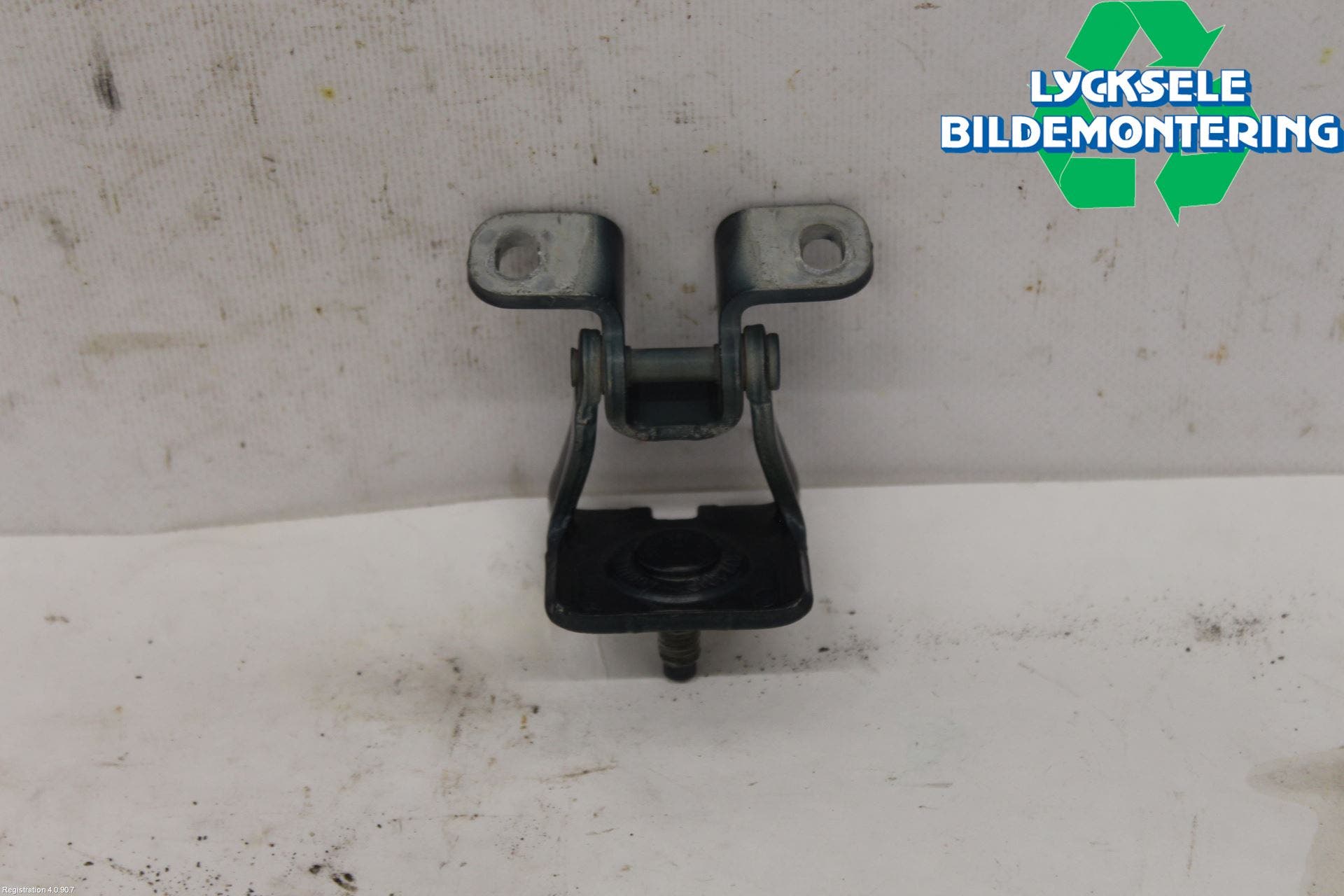 Skoda KAROQ 18- Bakluckegångjärn Hö