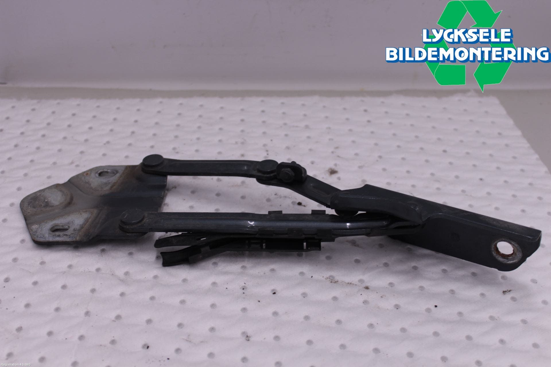 Volkswagen VW CADDY 04-10 Huvgångjärn