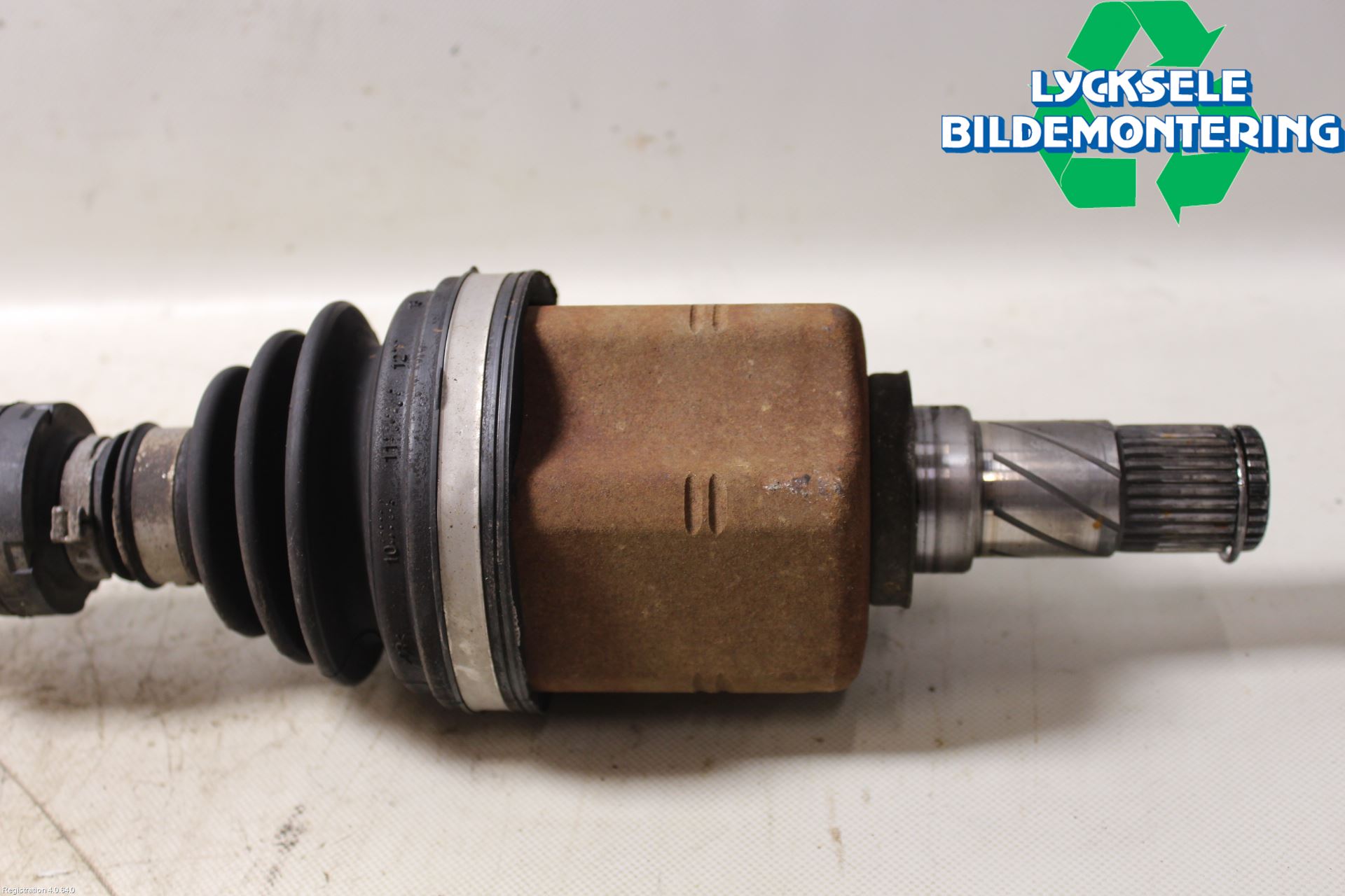 Nissan QASHQAI+2  10-14 Drivaxel Fram Vänster