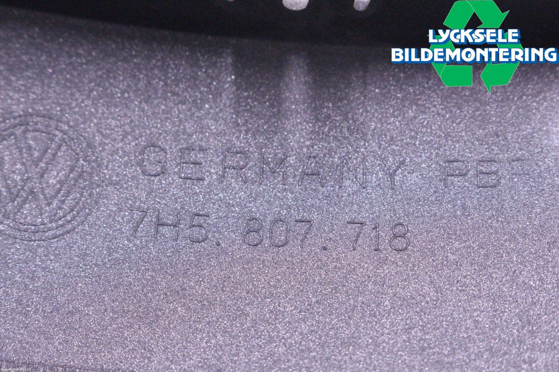 Volkswagen VW TRANSP/CARAVELLE (T5) 04-15 Stötfångardel Fram Hö