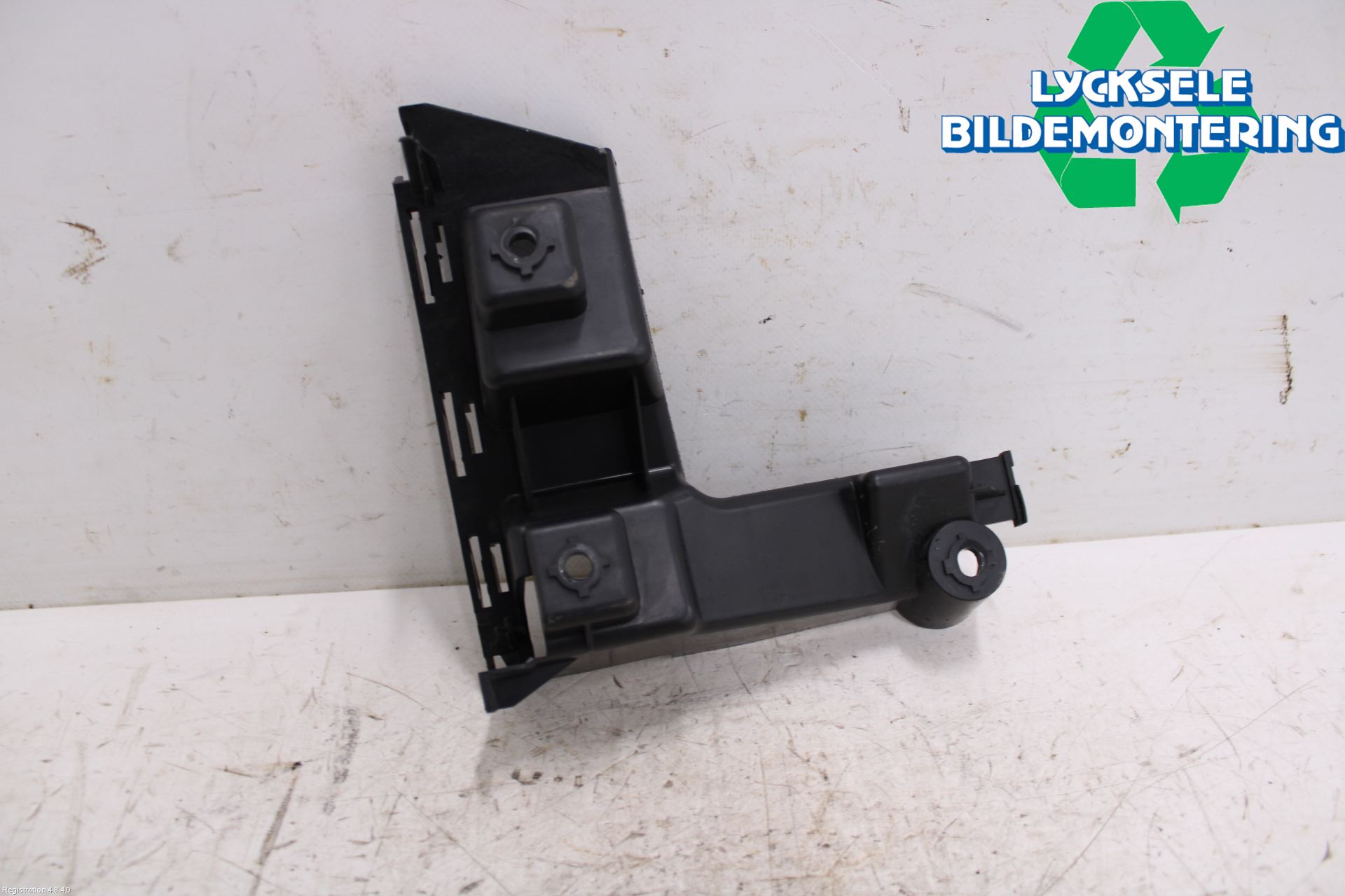Volvo XC70 08-13 Stötfångarfäste Bak Vä