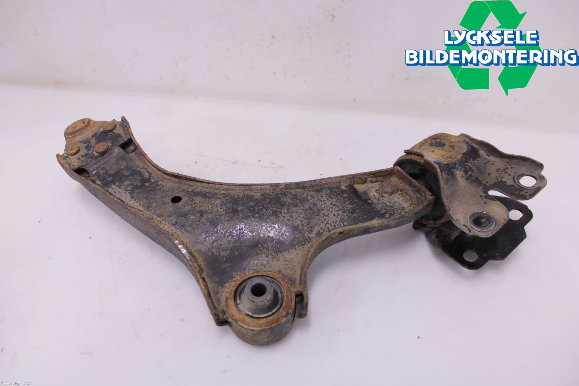 Volvo XC70 08-13 Bärarm Fram Undre Vä