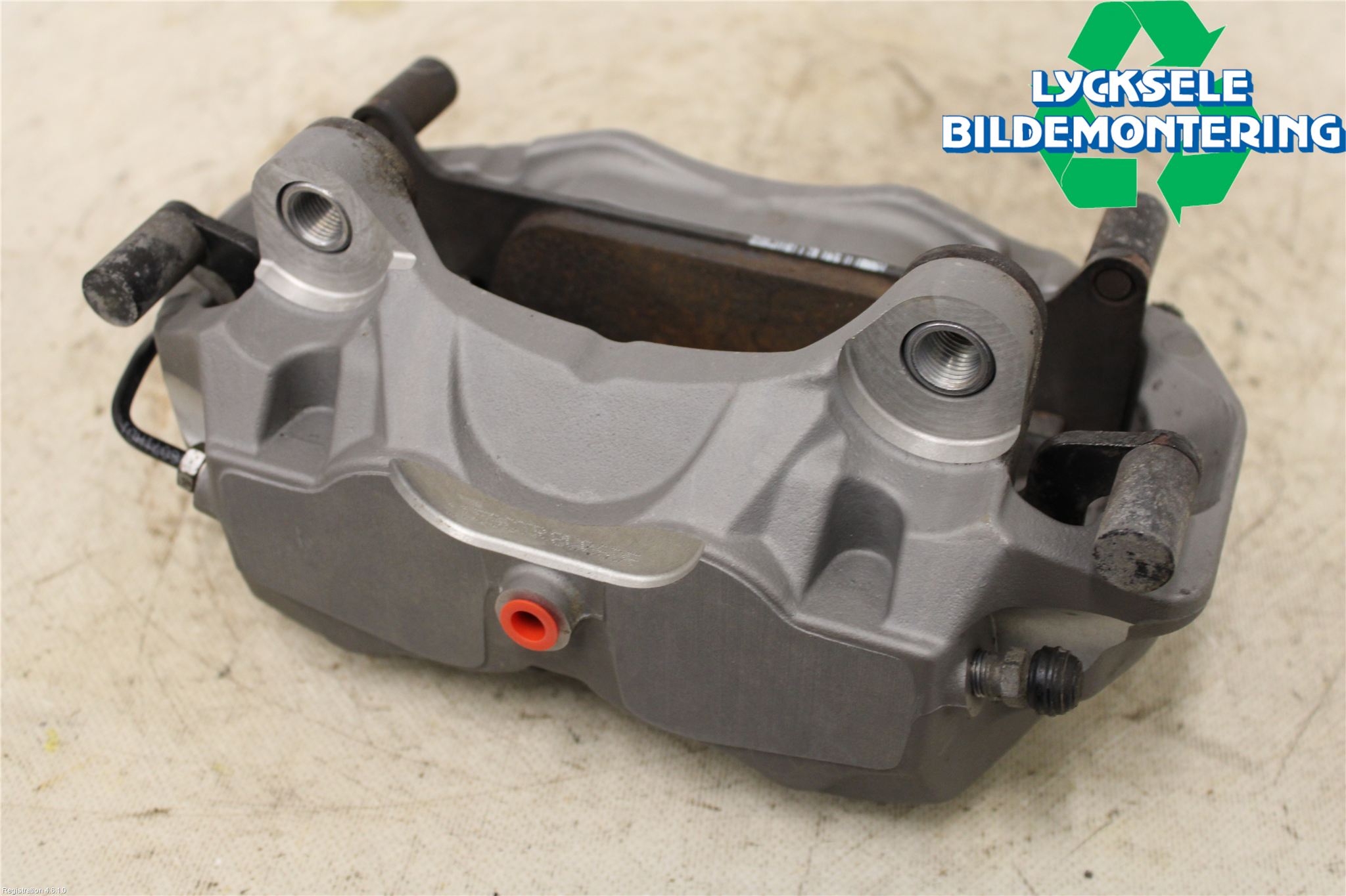 Audi A6 F2/C8 19- Bromsok Fram Höger