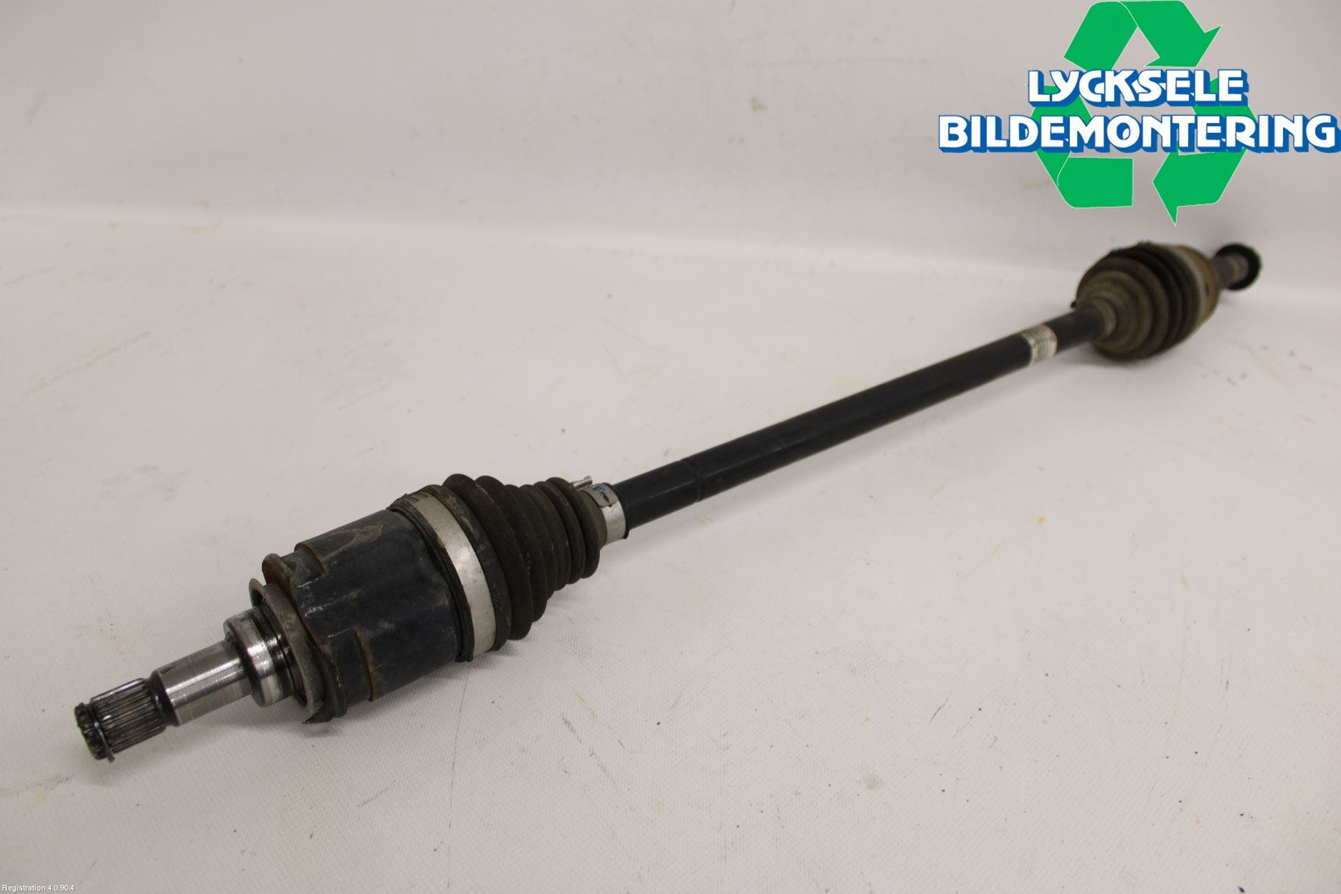 Toyota C-HR 16-23 Drivaxel Bak Höger