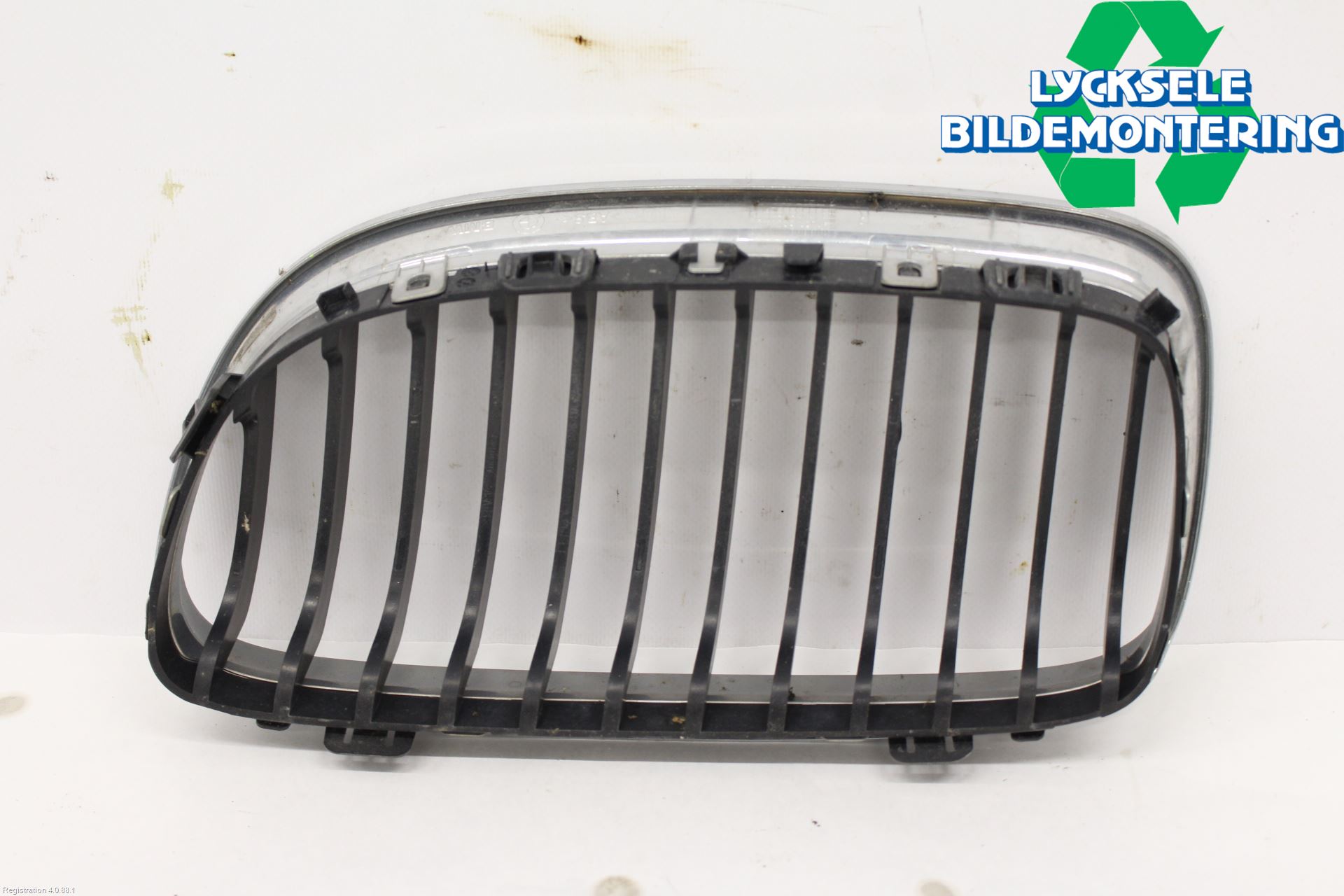 BMW 3 E90/91 SED/TOU 05-12 Grilldel Höger