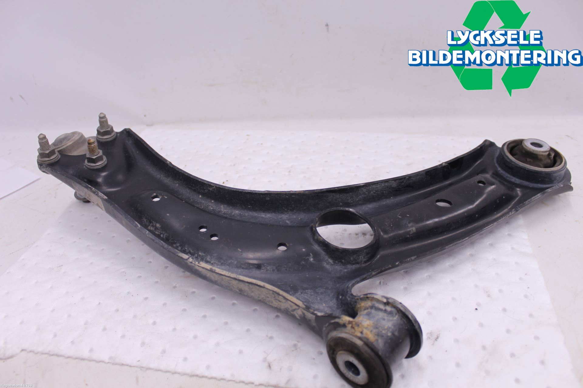 Volkswagen VW TIGUAN 16-24 Bärarm Fram Undre Vä