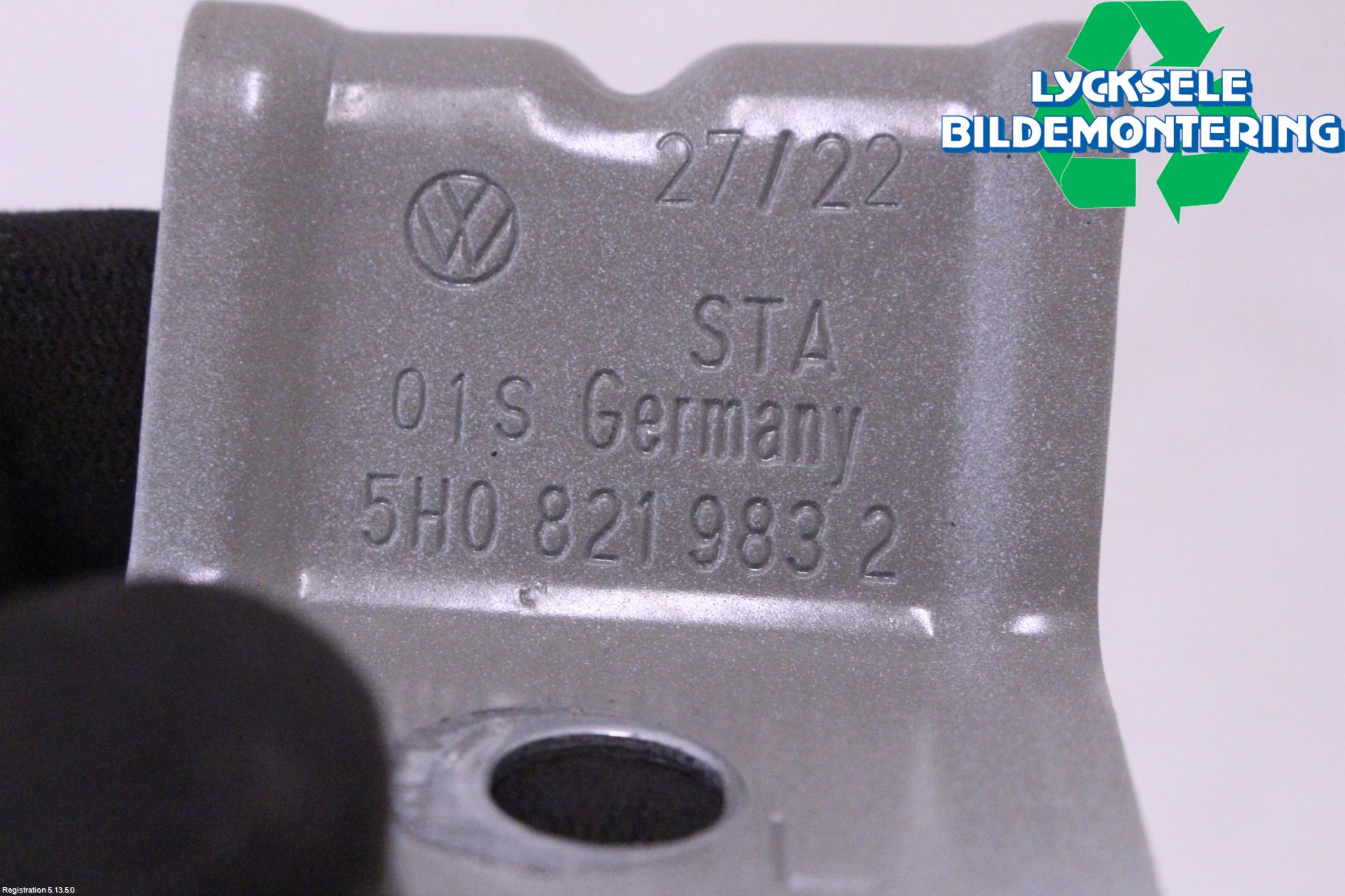 Volkswagen VW GOLF / E-GOLF VIII 20- Skärmfäste Fram Hö